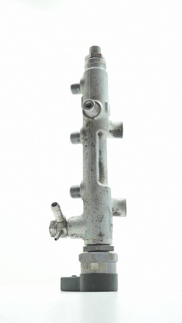 injection ramp sensor AUDI A8 D4 3.0 TDI CDT 057130764AD