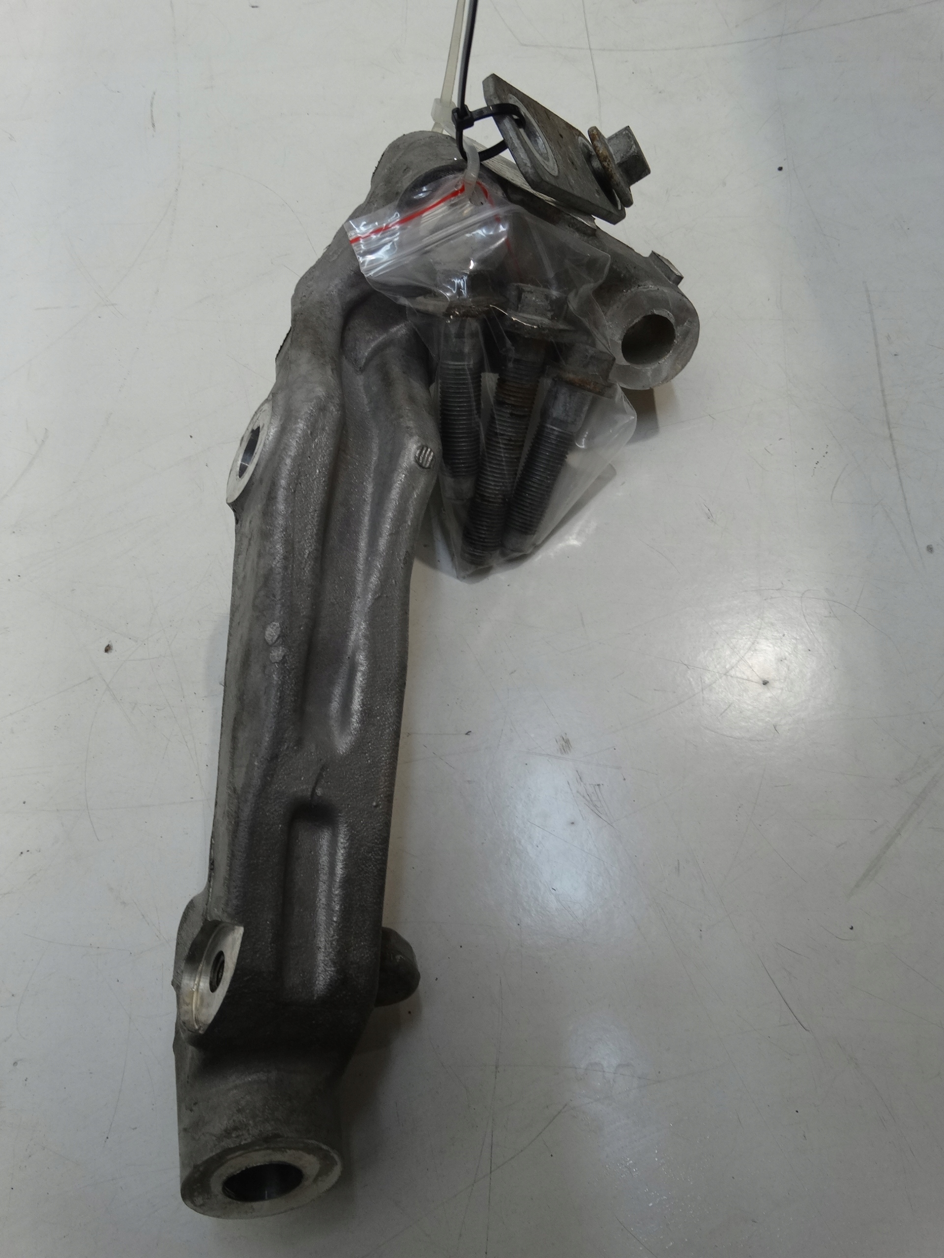 holder console bracket WOZKA left PEUGEOT 3008 II 2021R.