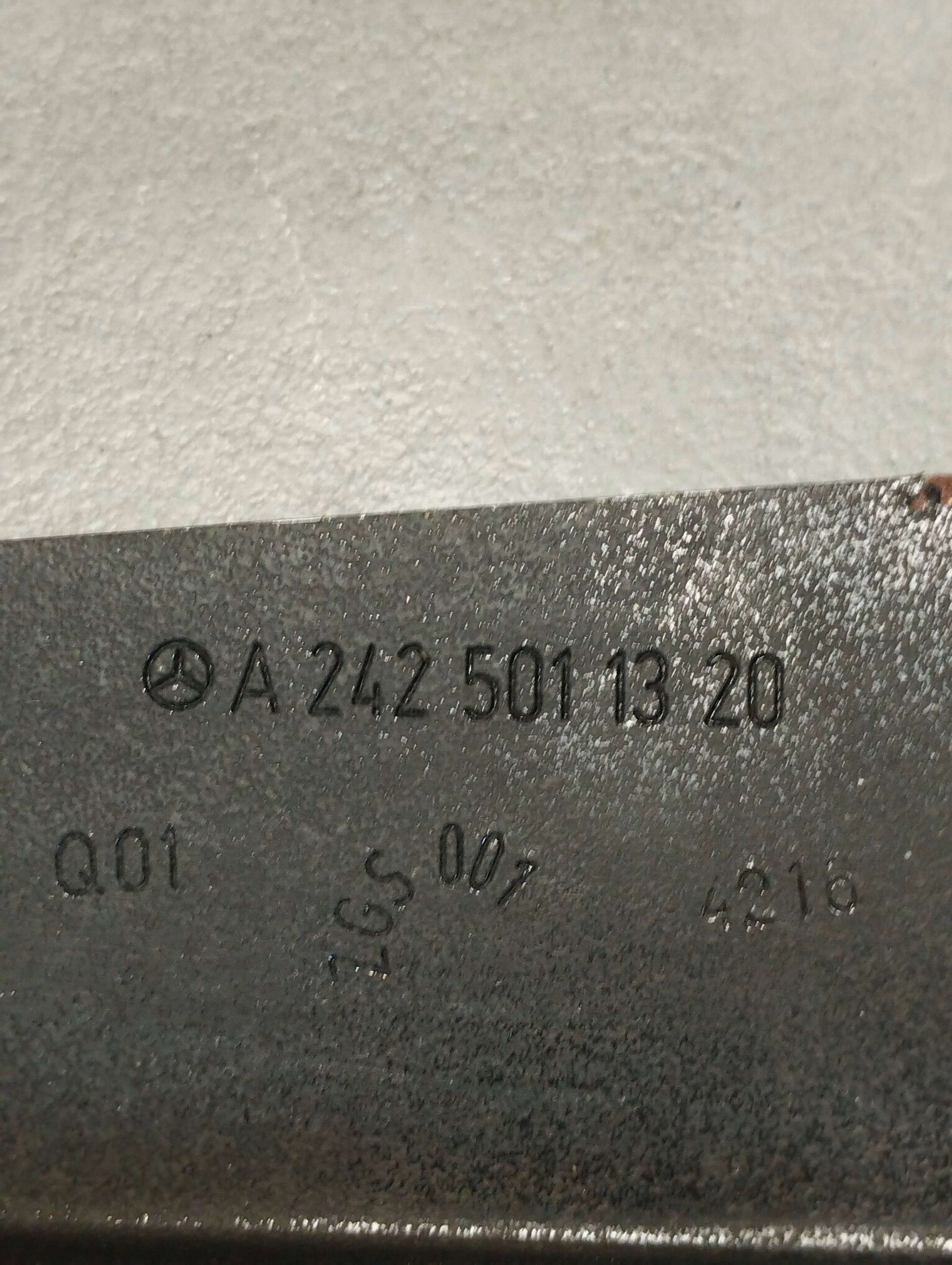 Mercedes B-KLASA W246 W242 bracket A2425011320