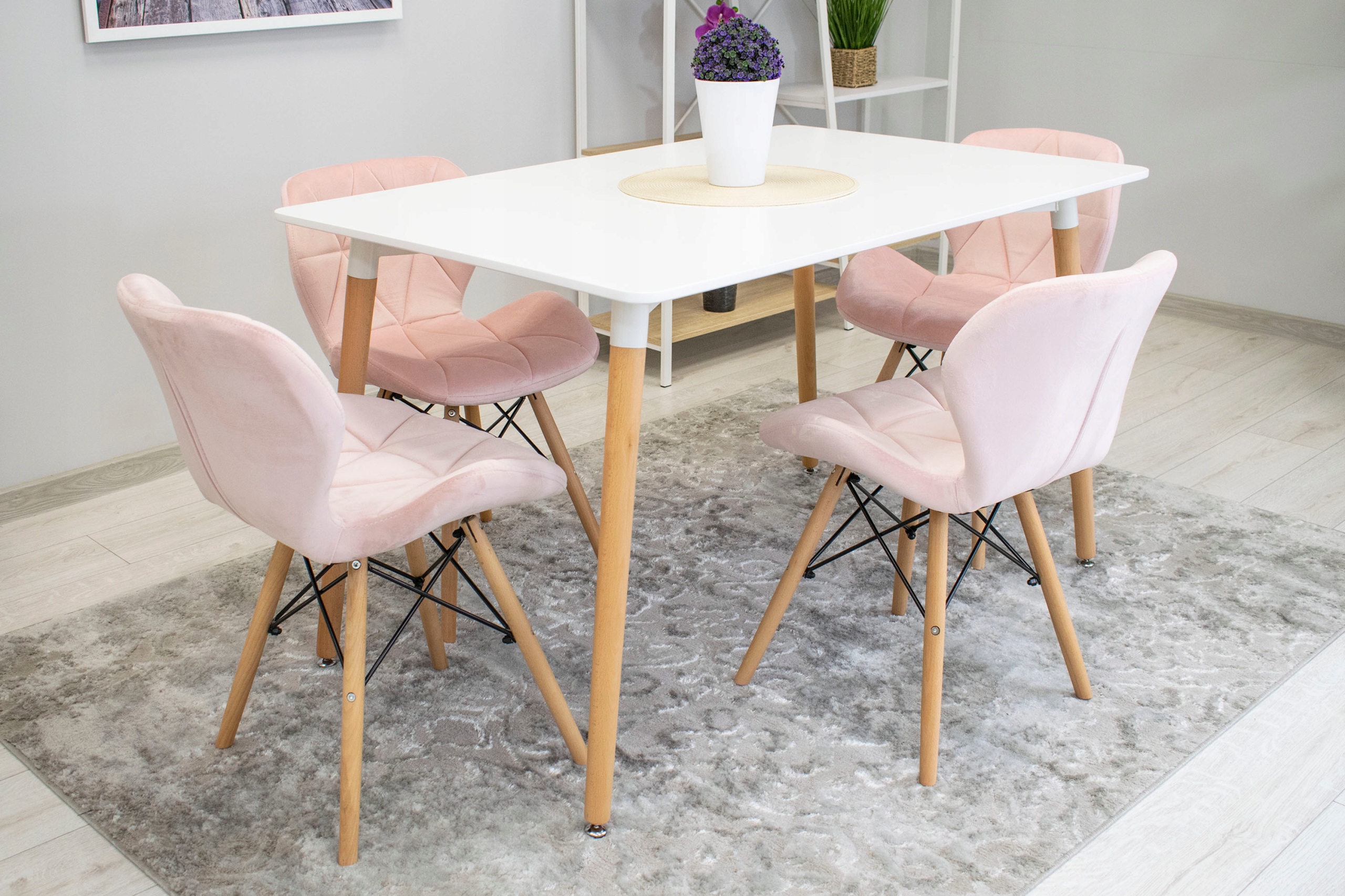 Krzesło ELVA aksamitne tapicerowane RÓŻOWE Rodzaj nóg Proste