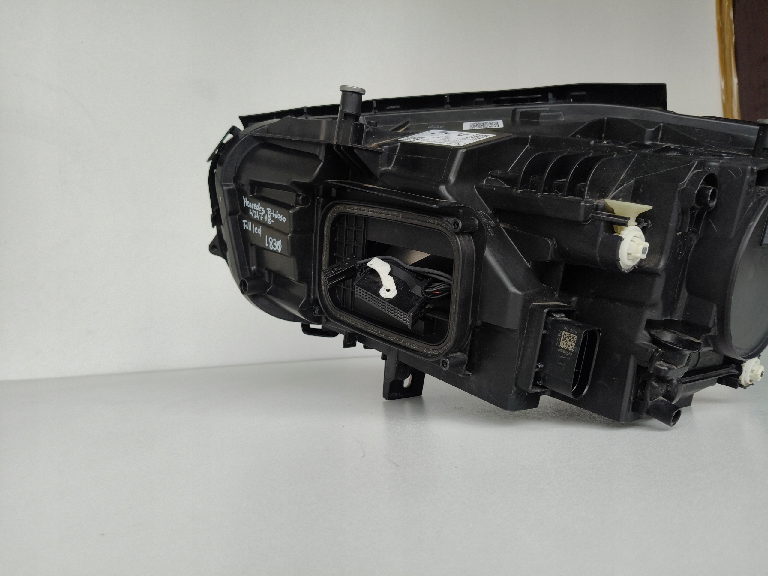 light right REFLEKTOR MERCEDES B-KLASA W247 18- FULL LED