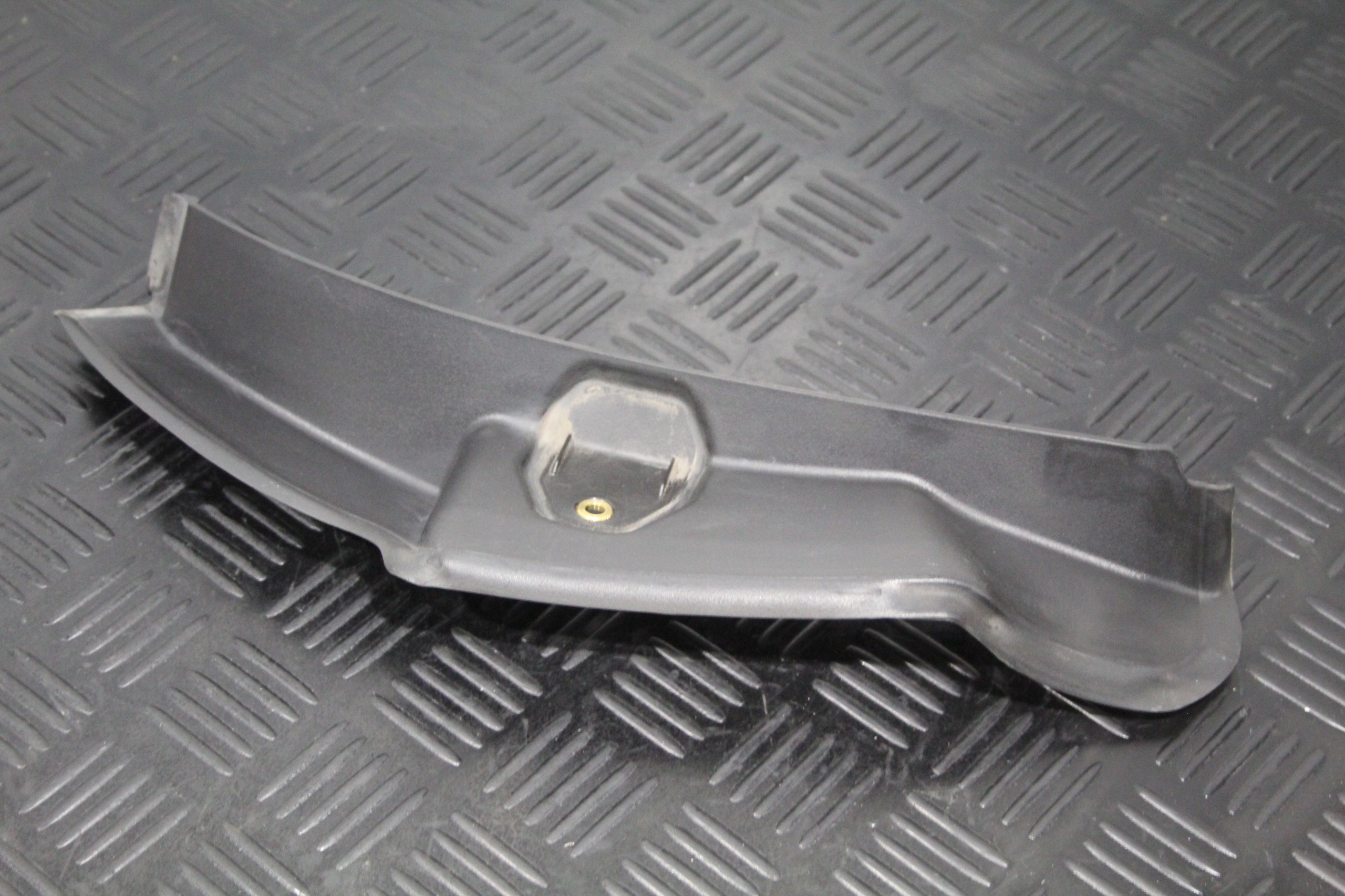 spoiler lights right rear part C-KLASA W205 A2056930633