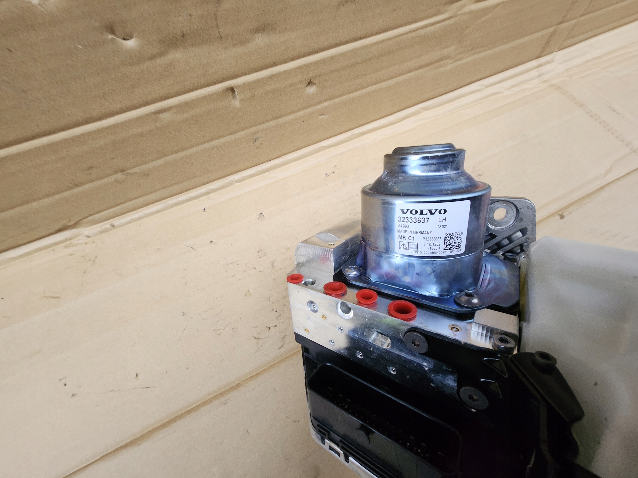 volvo XC60 II насос ABS сервопривод 32333637