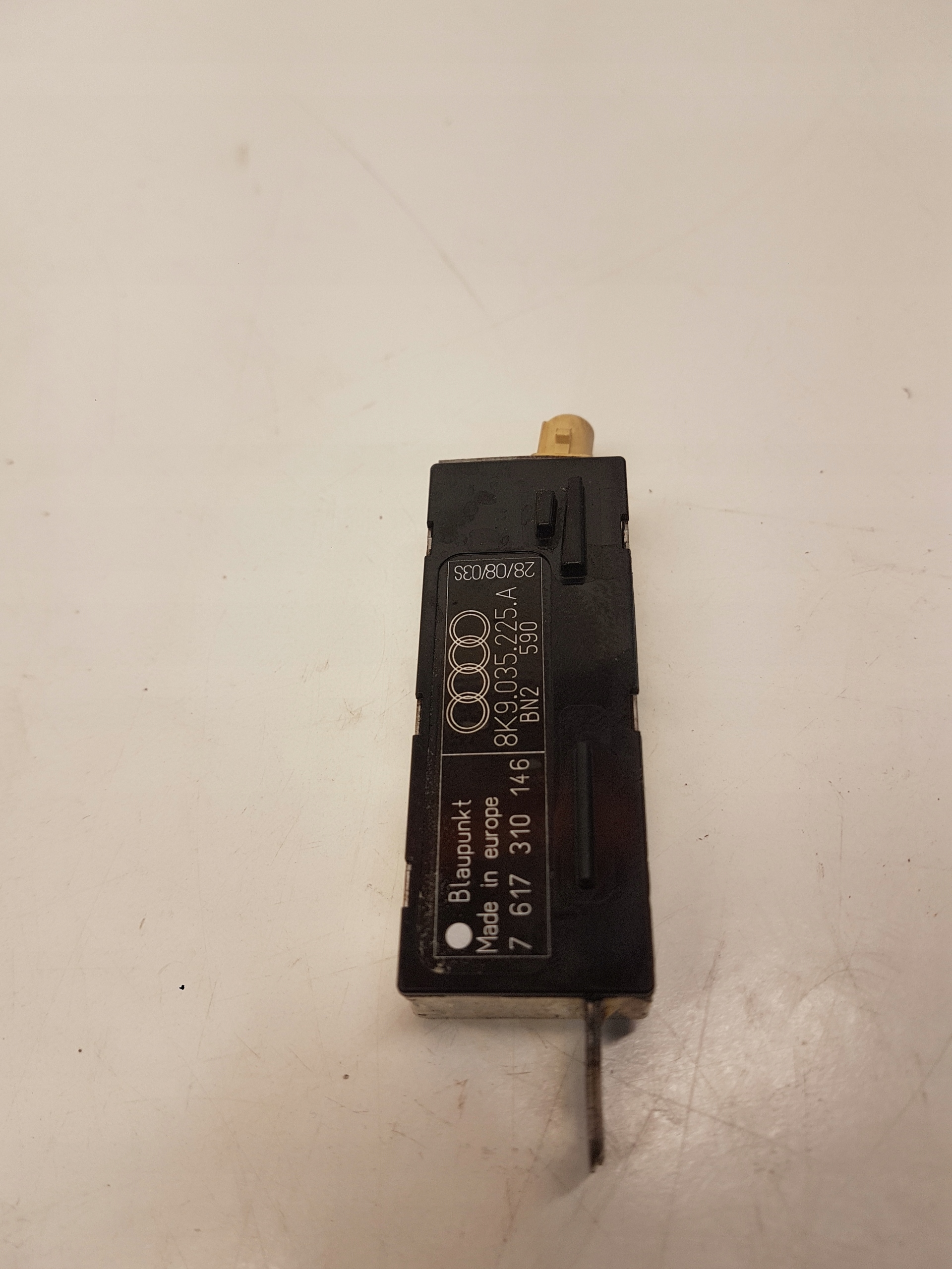 WZMACNIACZ ANTENOWY AUDI A4 B8 A5 Q5 8K9035225A Numer katalogowy części 8K9035225A