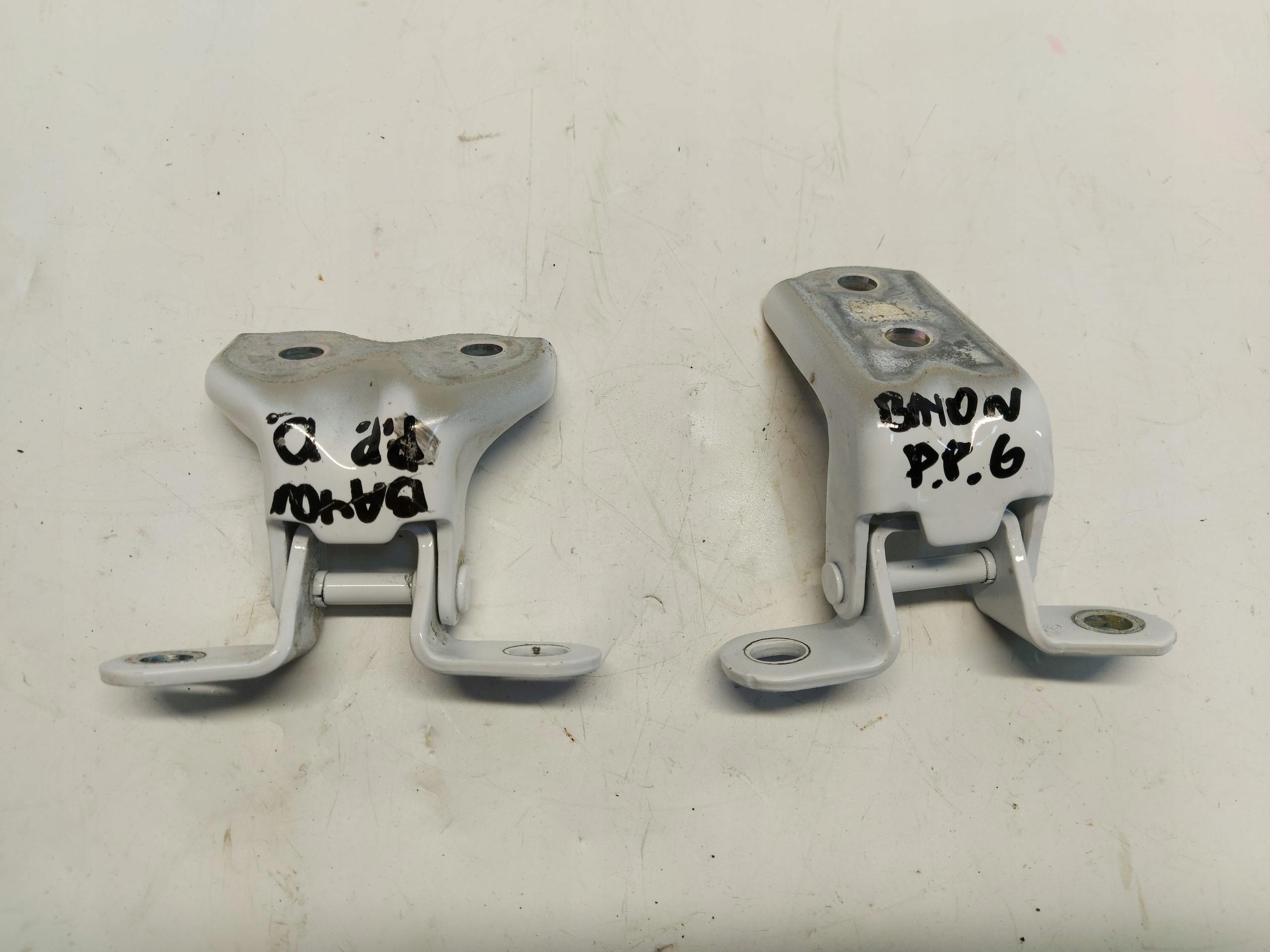 Hyundai Bayon 2023 hinge door right front lower upper komplet