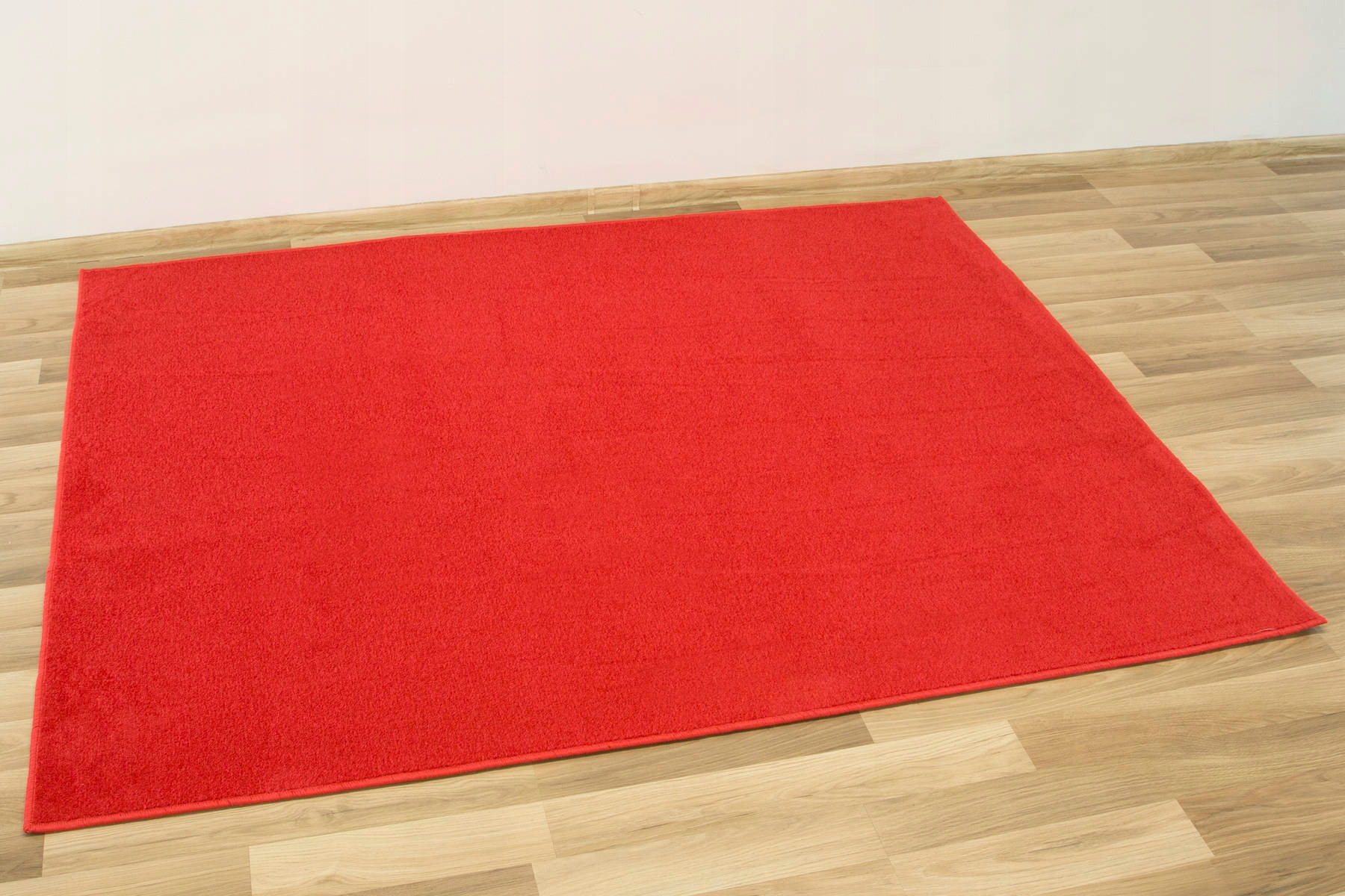 szer. 4m MIĘKKA CZERWONA WYKŁADZINA DYWANOWA Materiał polipropylen Heat Set Frise