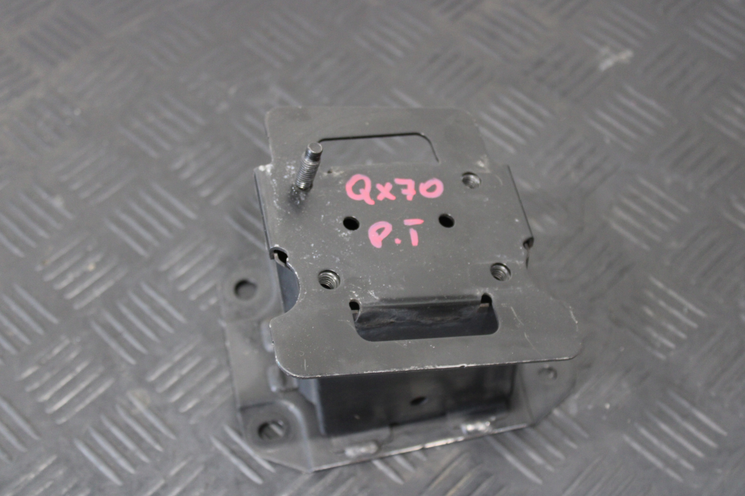 beam tip right rear part INFINITI QX70