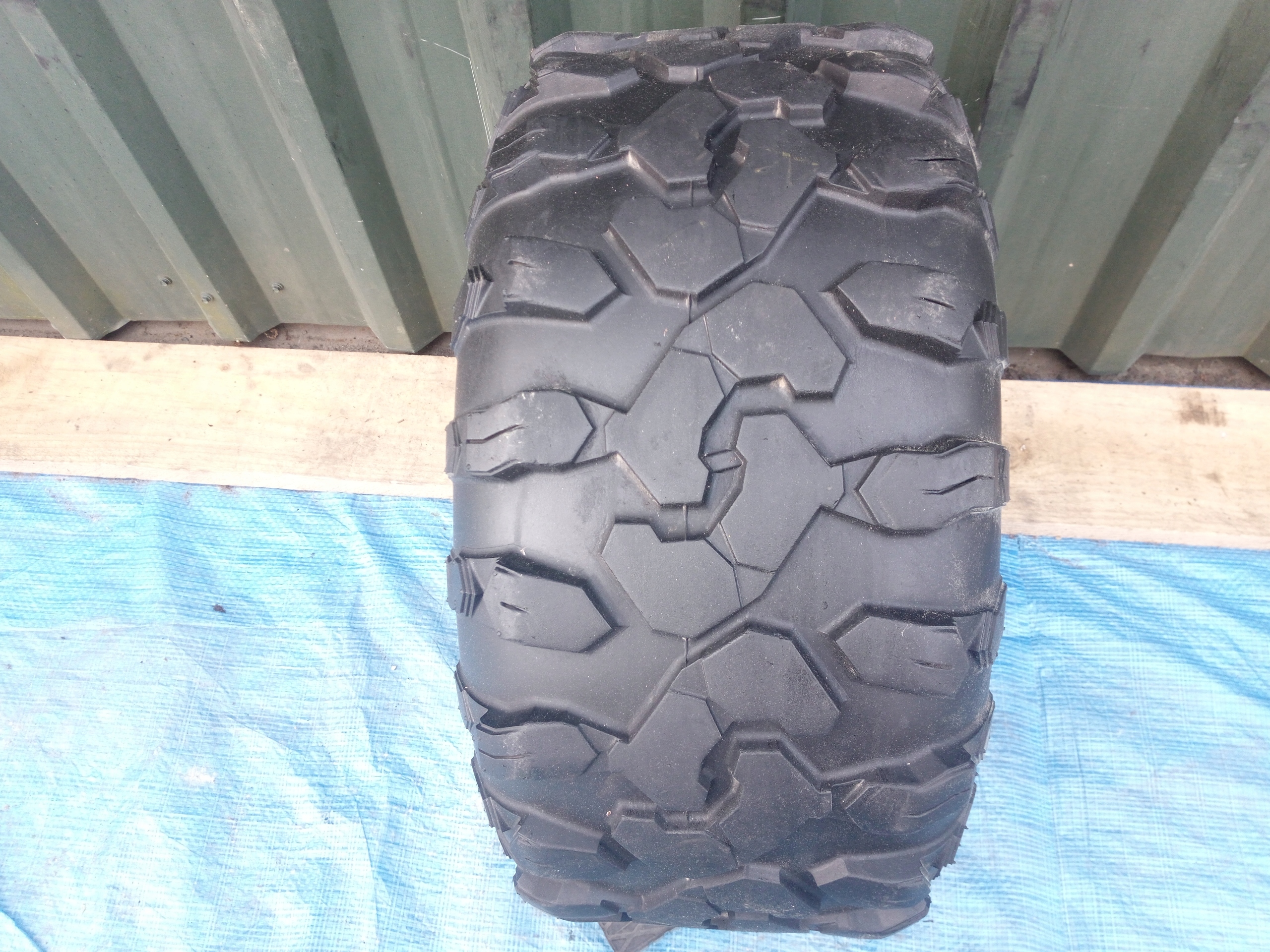 КЛІНЧЕР шини 27x11. 00 11,00-R 12 CST