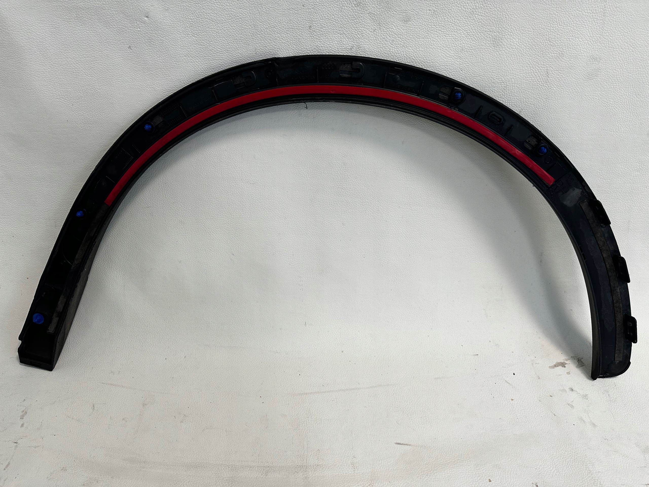 Audi Q3 moulding nadkola right rear part 8U0
