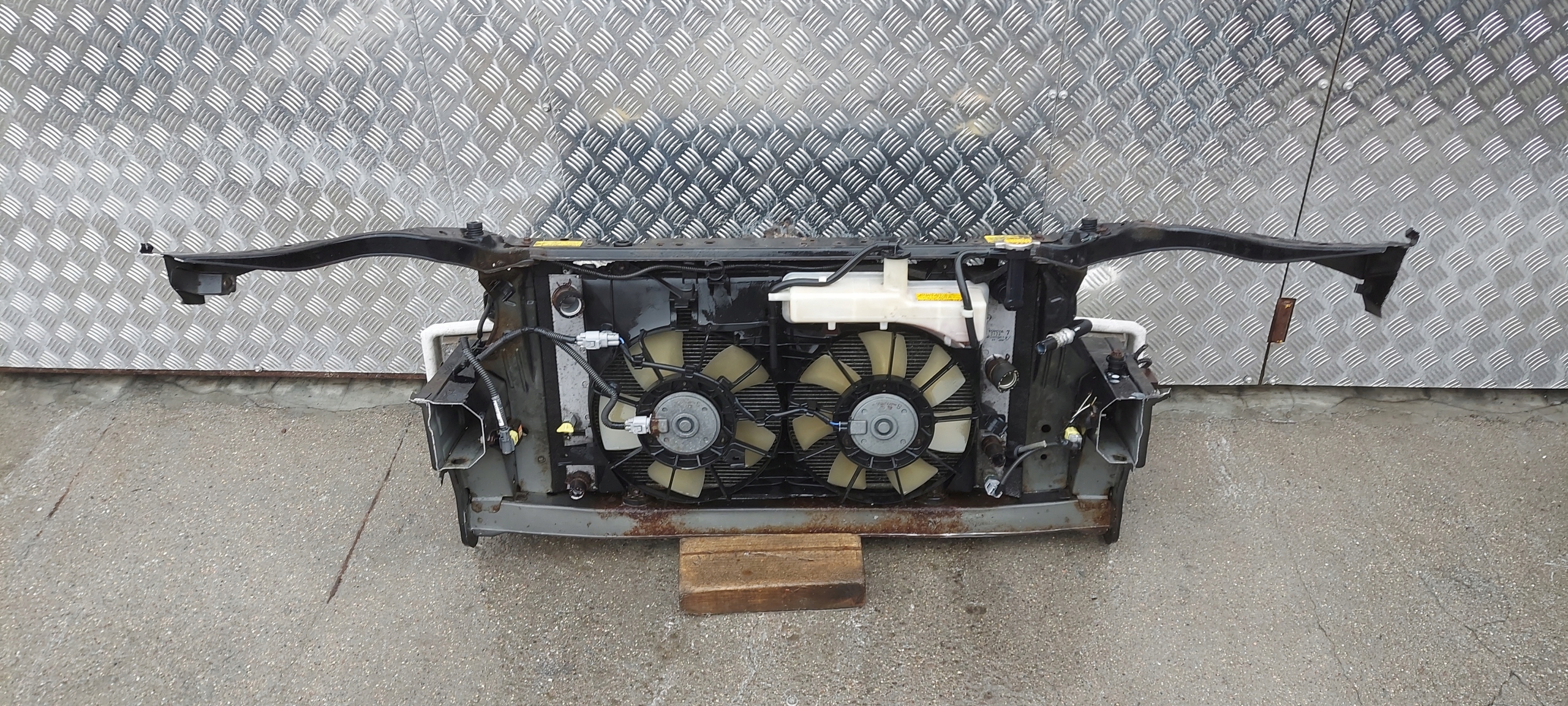 support panel for radiators TOYOTA PRIUS 03-09 LAK: 202
