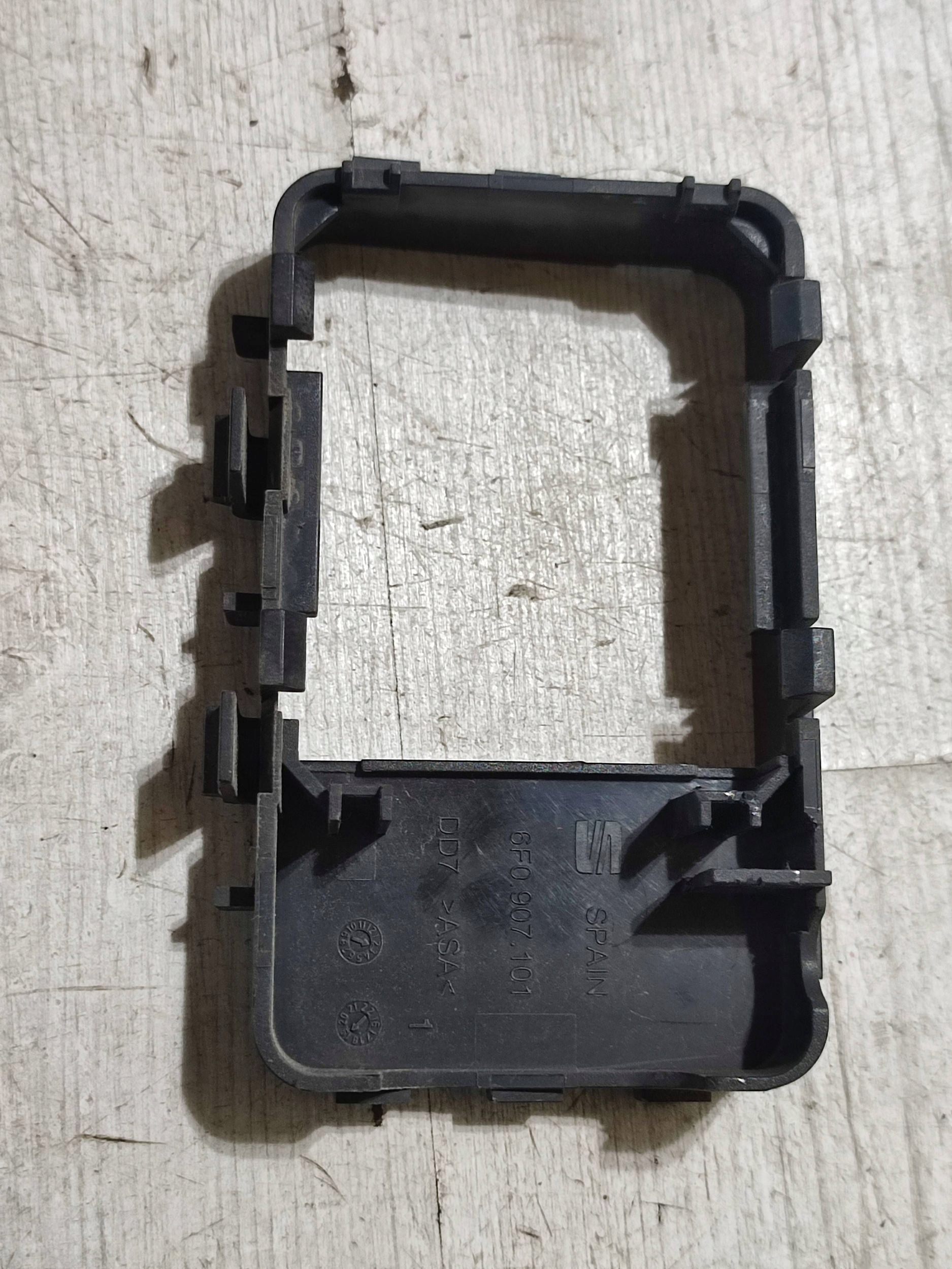 Seat Arona 2019 bracket holder radaru