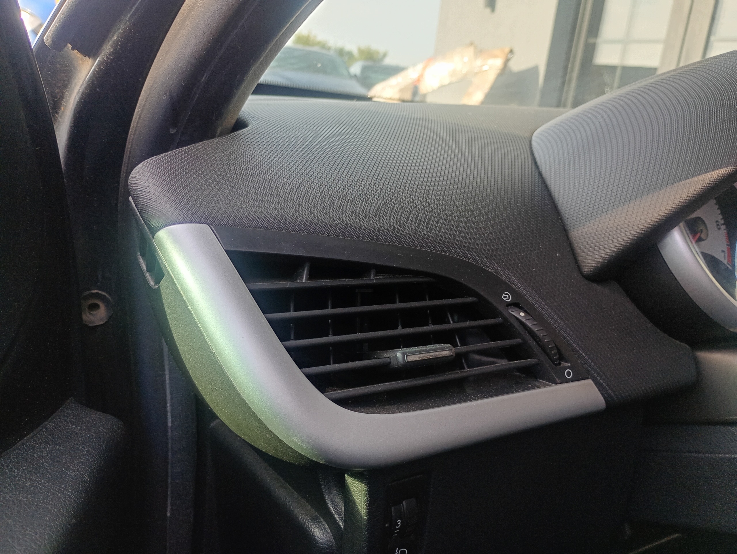 grid air conditioning devices air left driver´s Peugeot 207 06-13