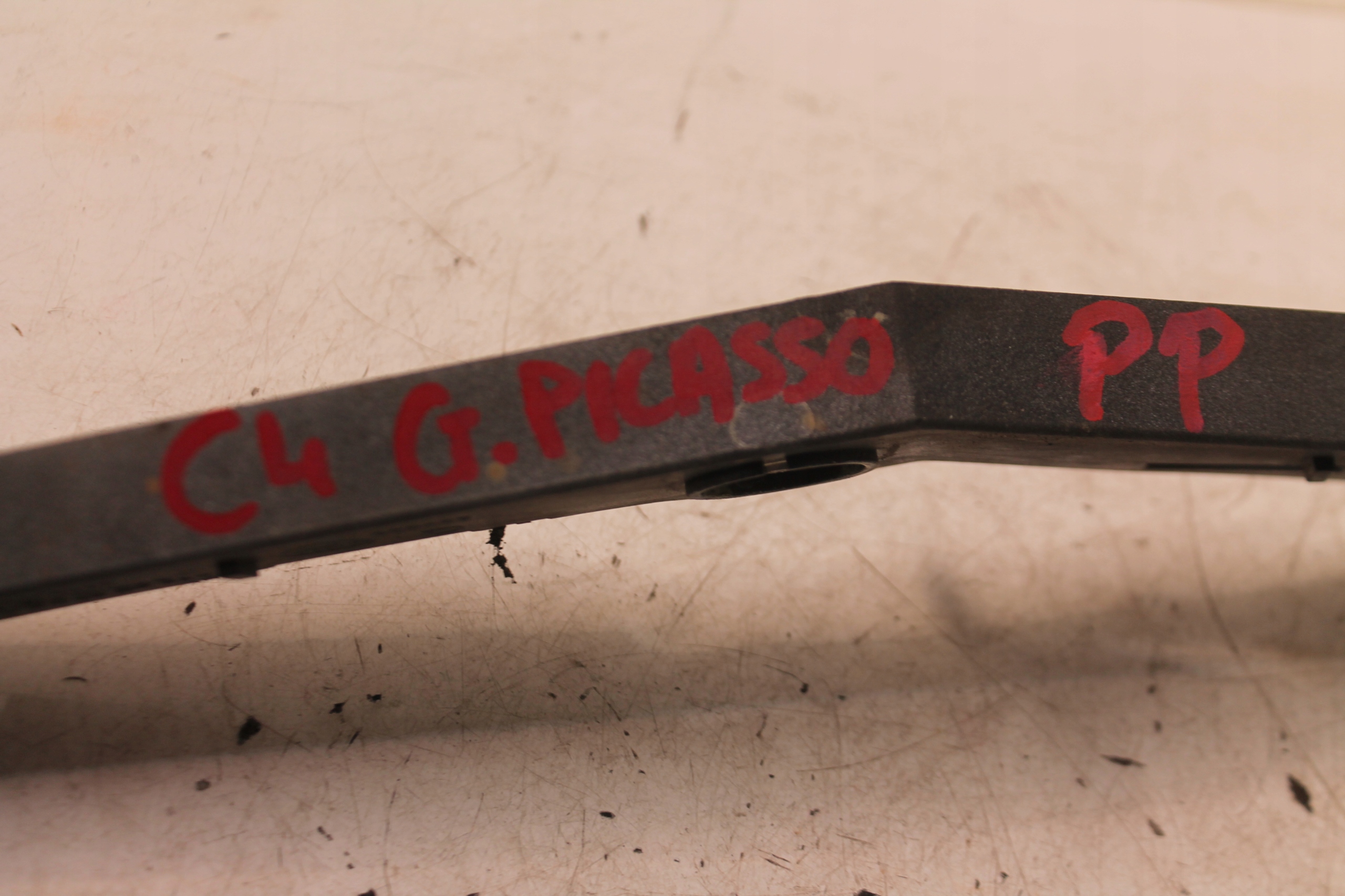 bumper bracket right front 9656670980 CITROEN C4 PICASSO 06-13