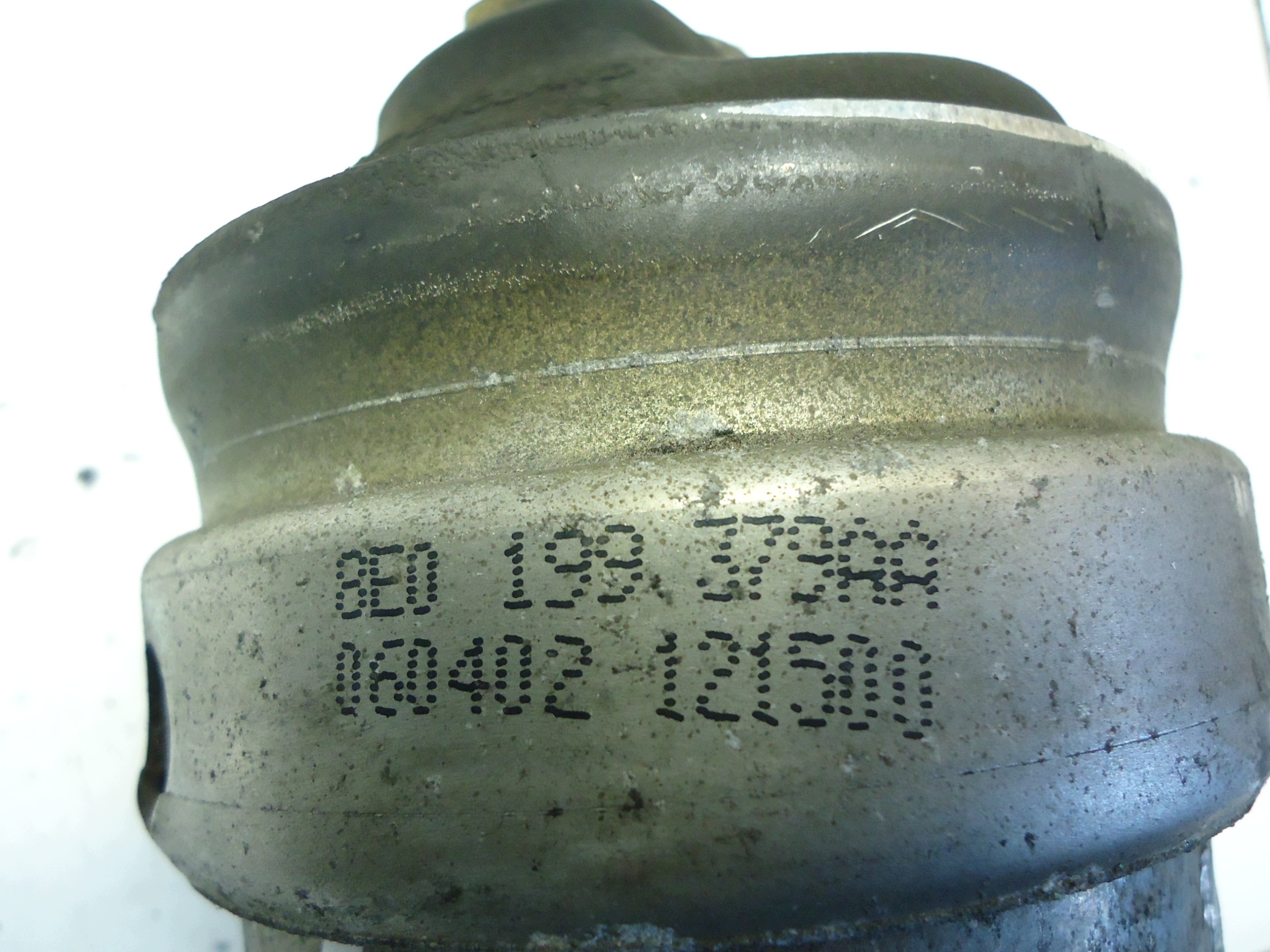 AUDI A4 B7 2.0TFSI BWE motorlager 8E01199379AA