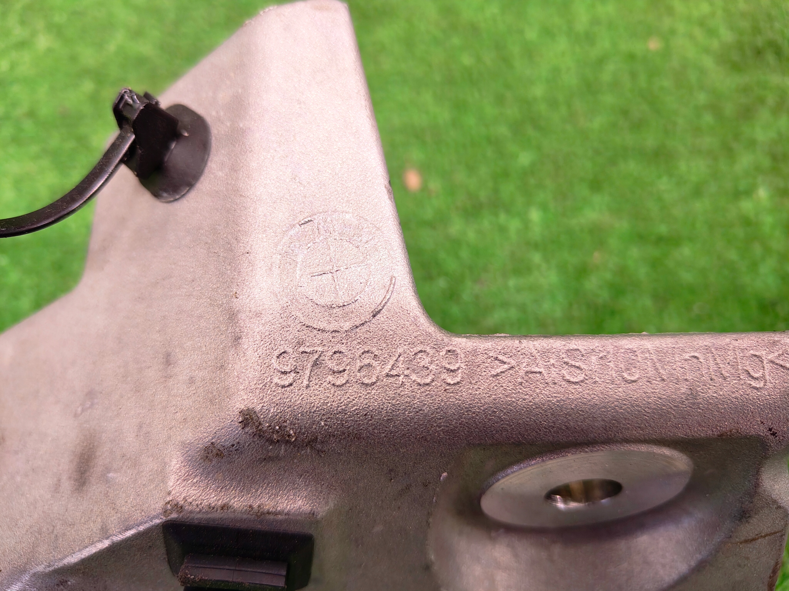 BMW iX1 X1 U11 holder engine mount 9796439
