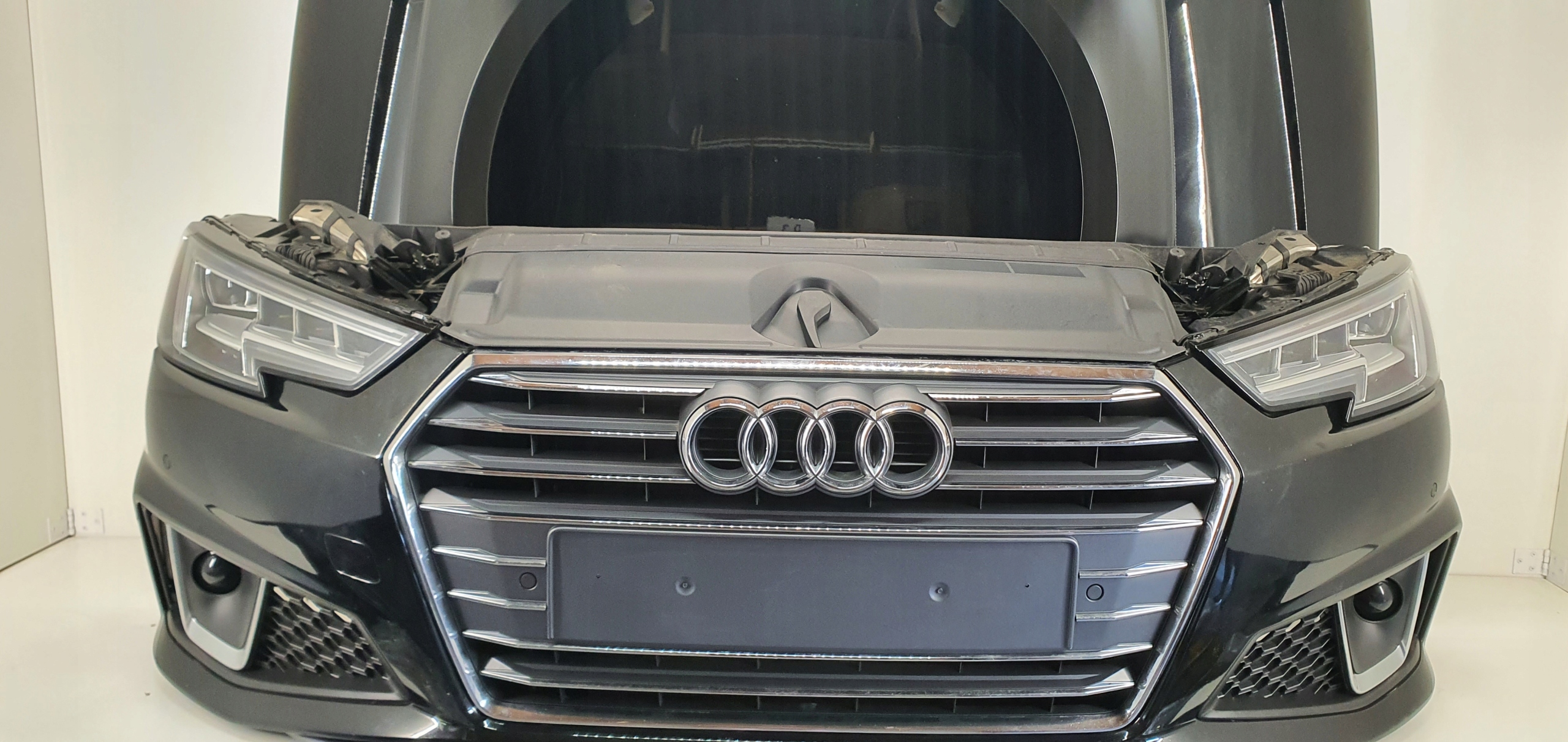 AUDI A4 B9 8W 16- COMPETITION PLUS KOMPLETNY PRZÓD Typ samochodu Samochody osobowe