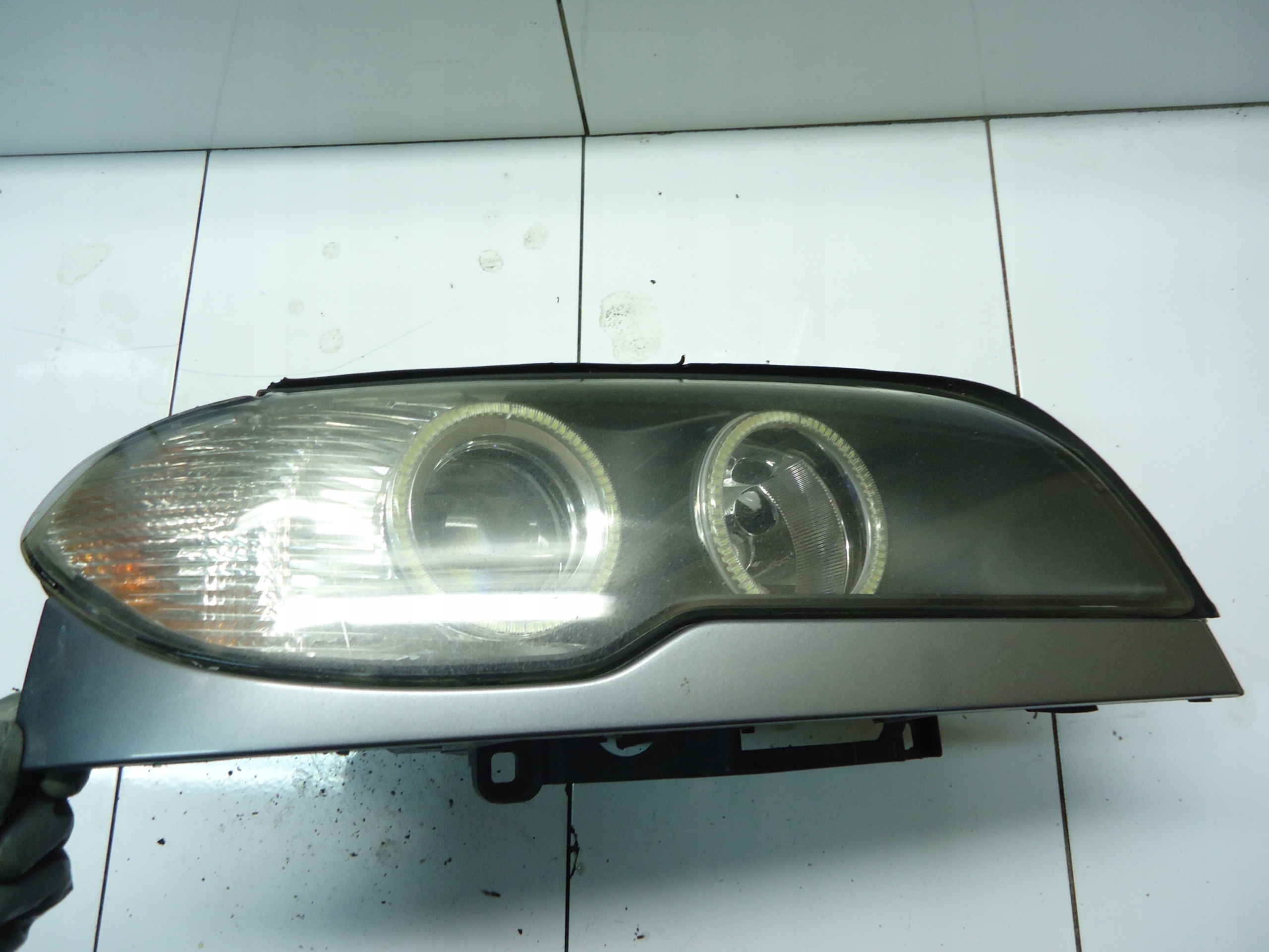 BMW 3 E46 light right front front UK