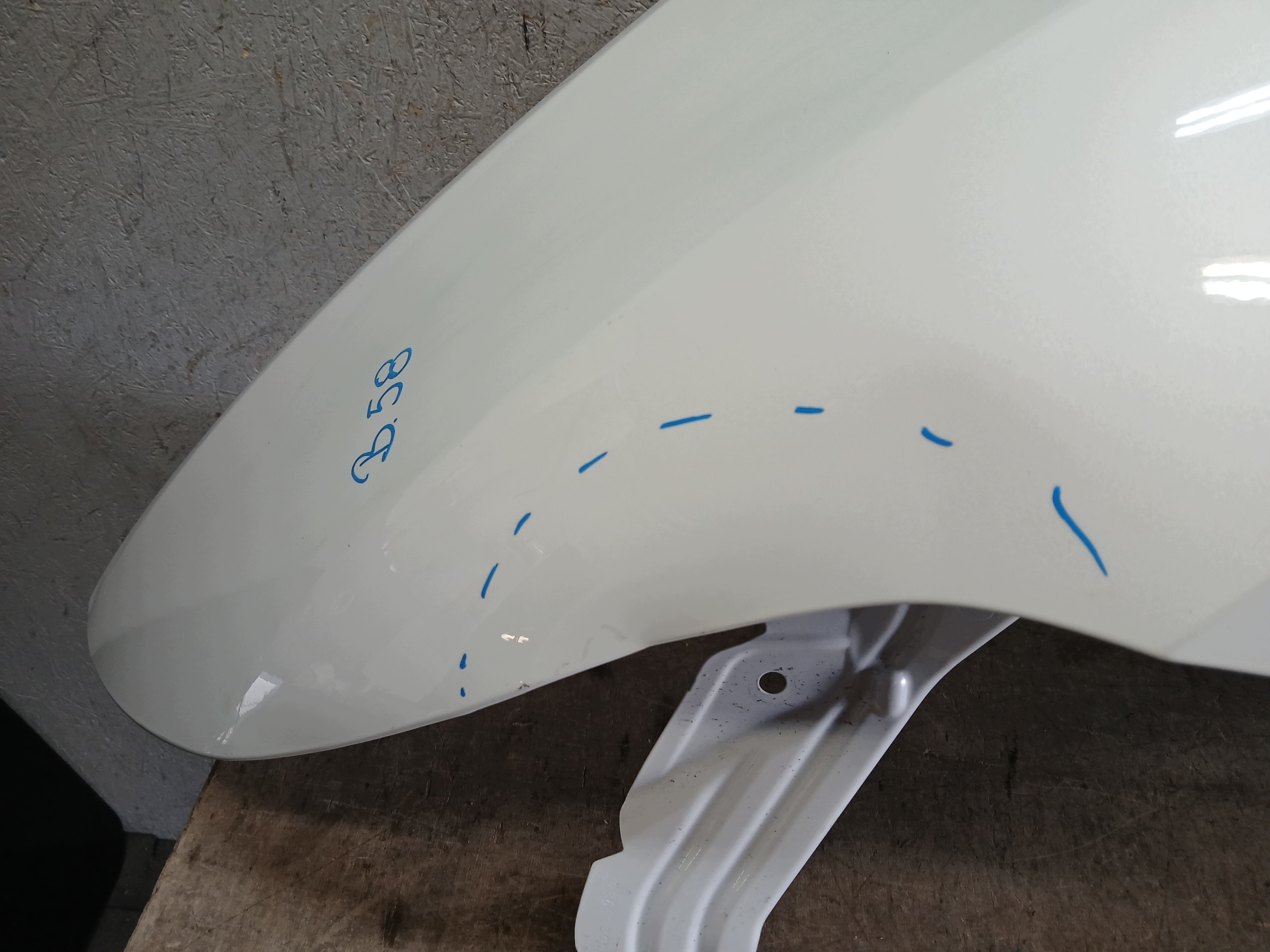 fender front left TESLA Y LIFT JUNIPER