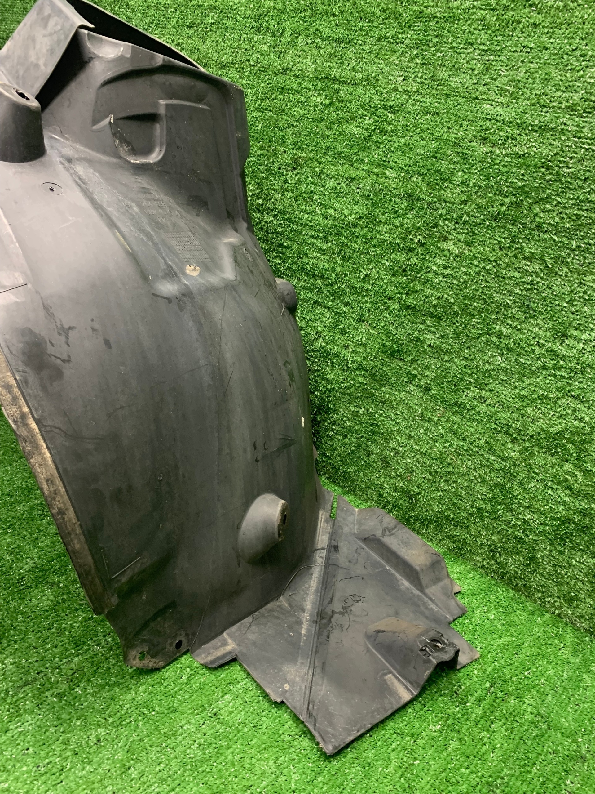 MERCEDES W204 LIFT mudguard left front A2046983930 A2046905730