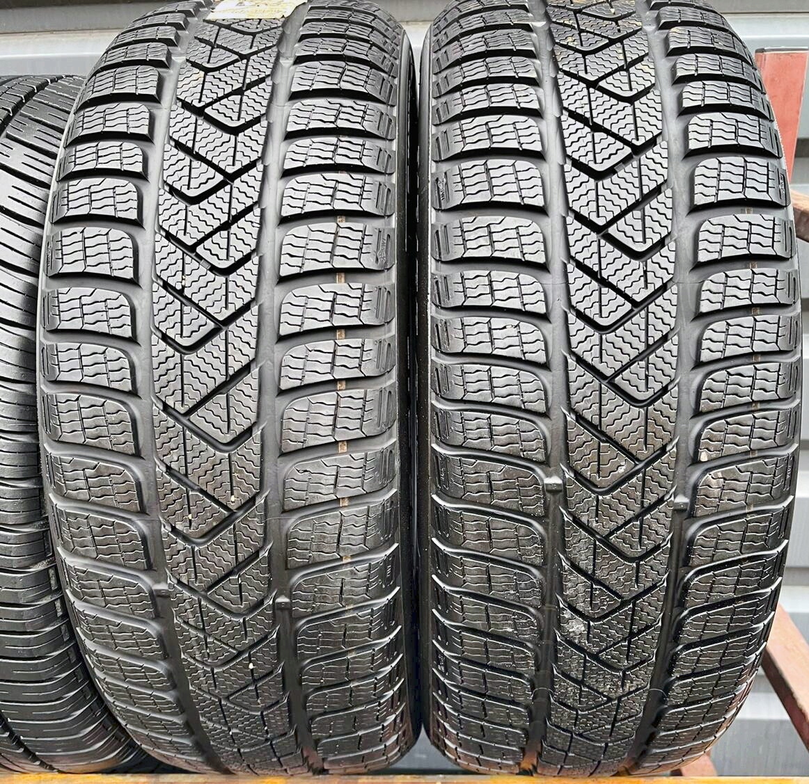 2x 215/55R17 PIRELLI SOTTOZERO 3 94H SEAL