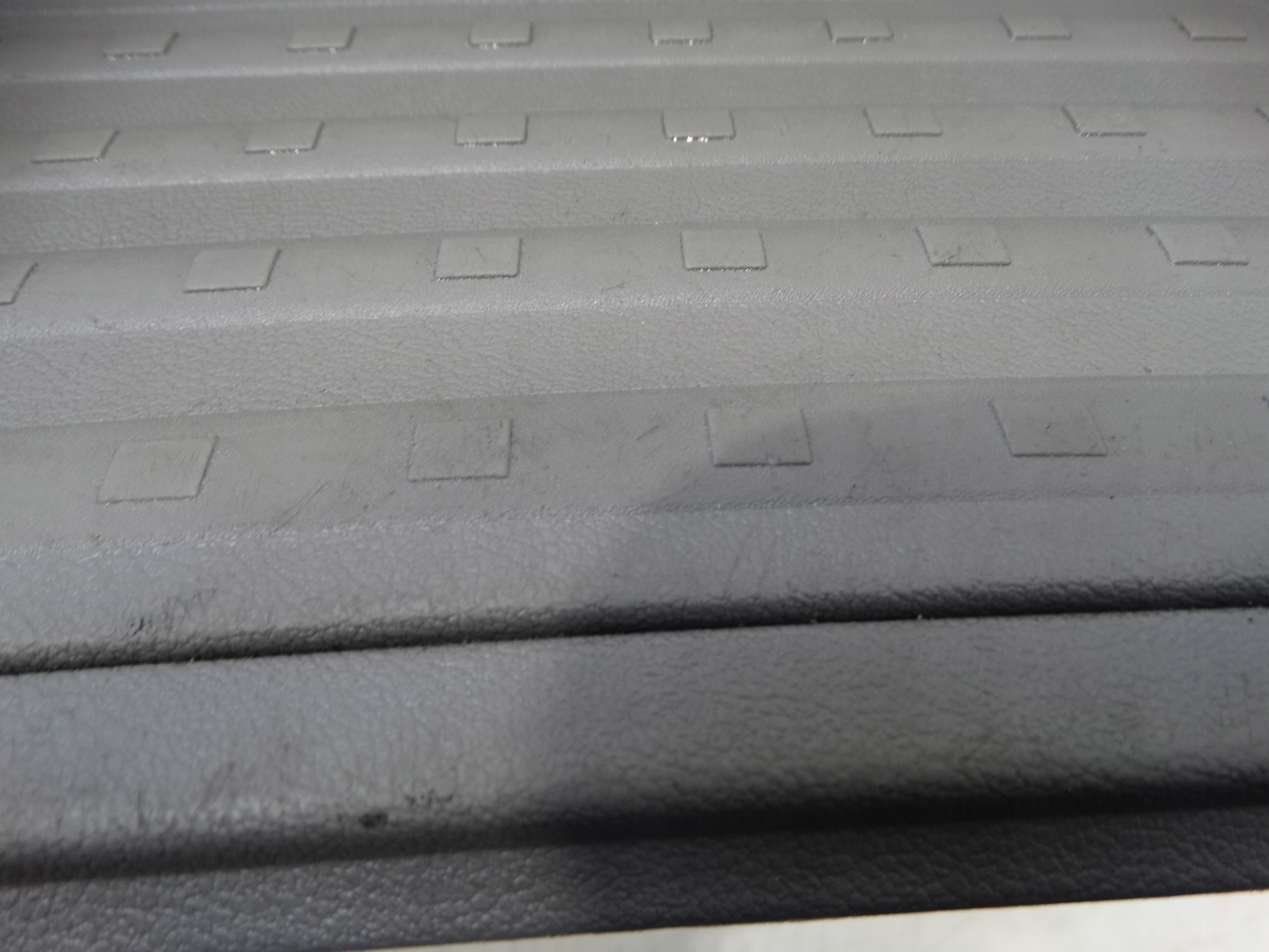 STOPIEN threshold left front VOLKSWAGEN T5 MULTIVAN 7H5863735B