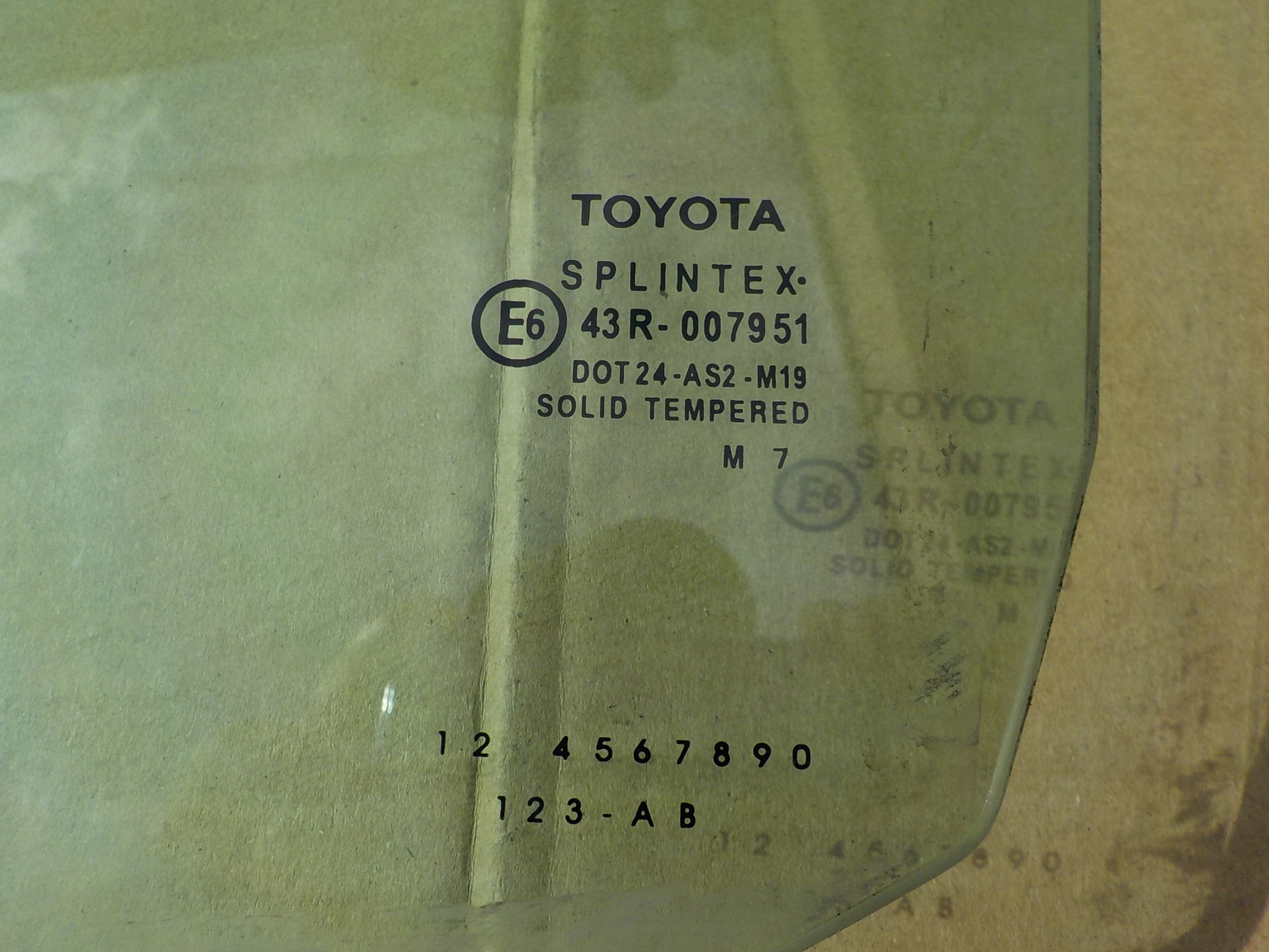 window left front toyota yaris II 3D 2007r
