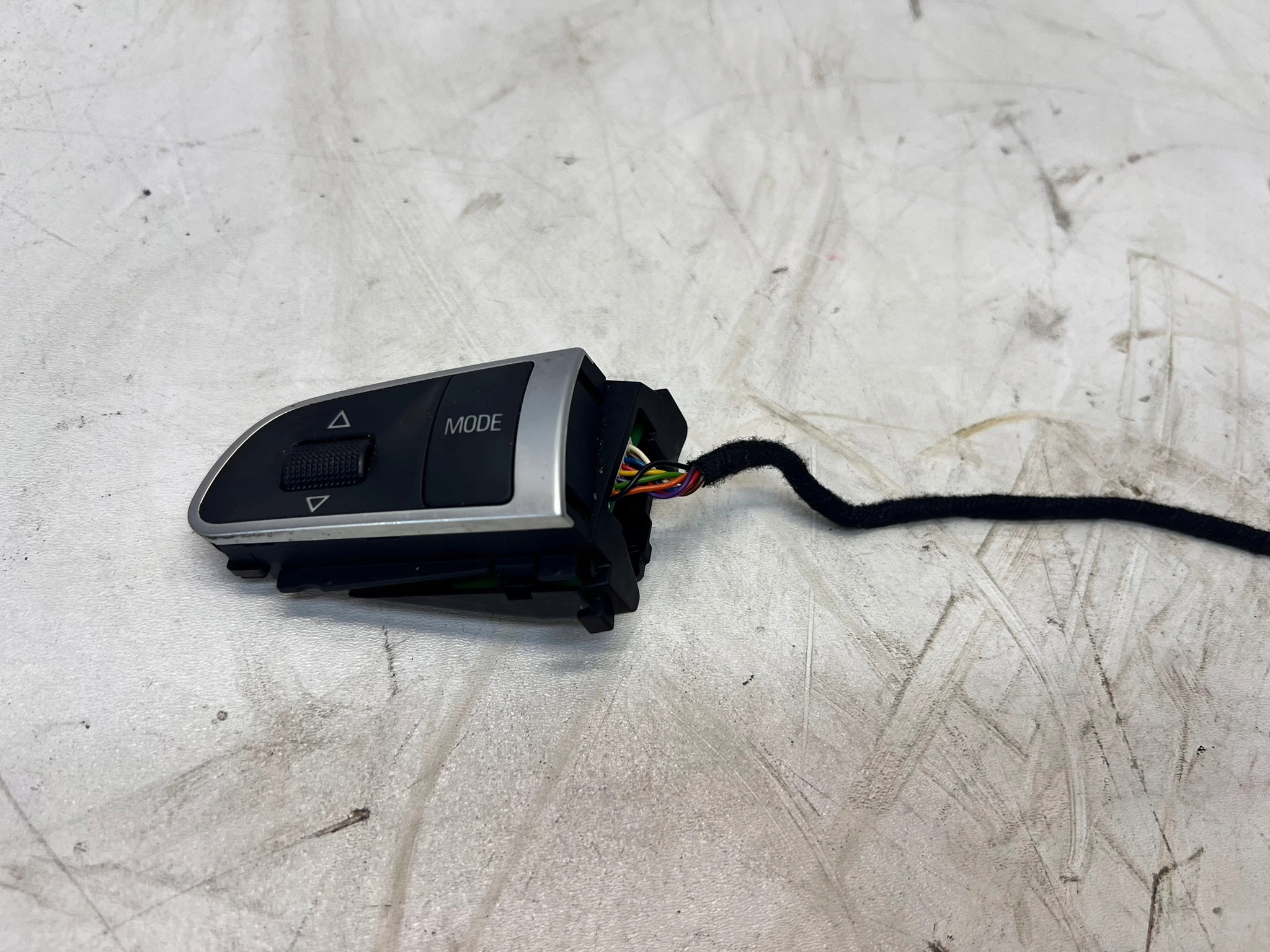 GUZIK GUZIKI MULTIFUNKCJI CHROM AUDI A3 A4 A6 A8 4E0951527AJ 4E0951527AH