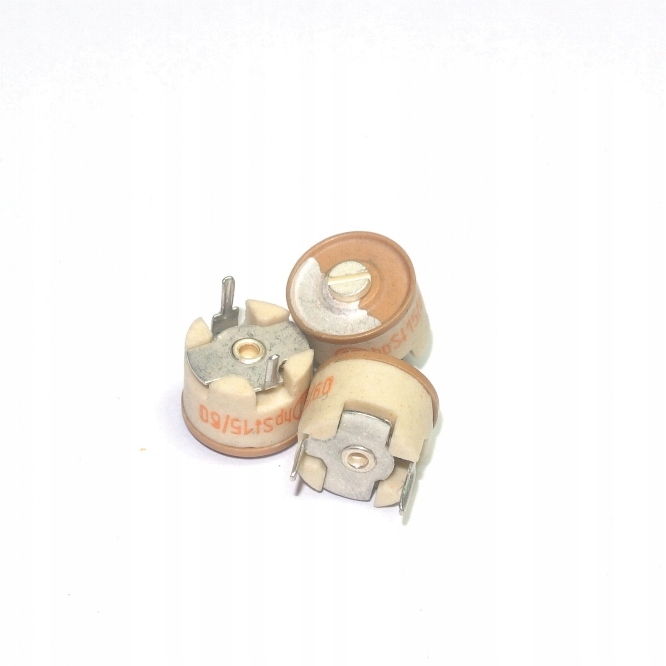 

Trymer ceramiczny 15 - 60pF fi=9,5mm