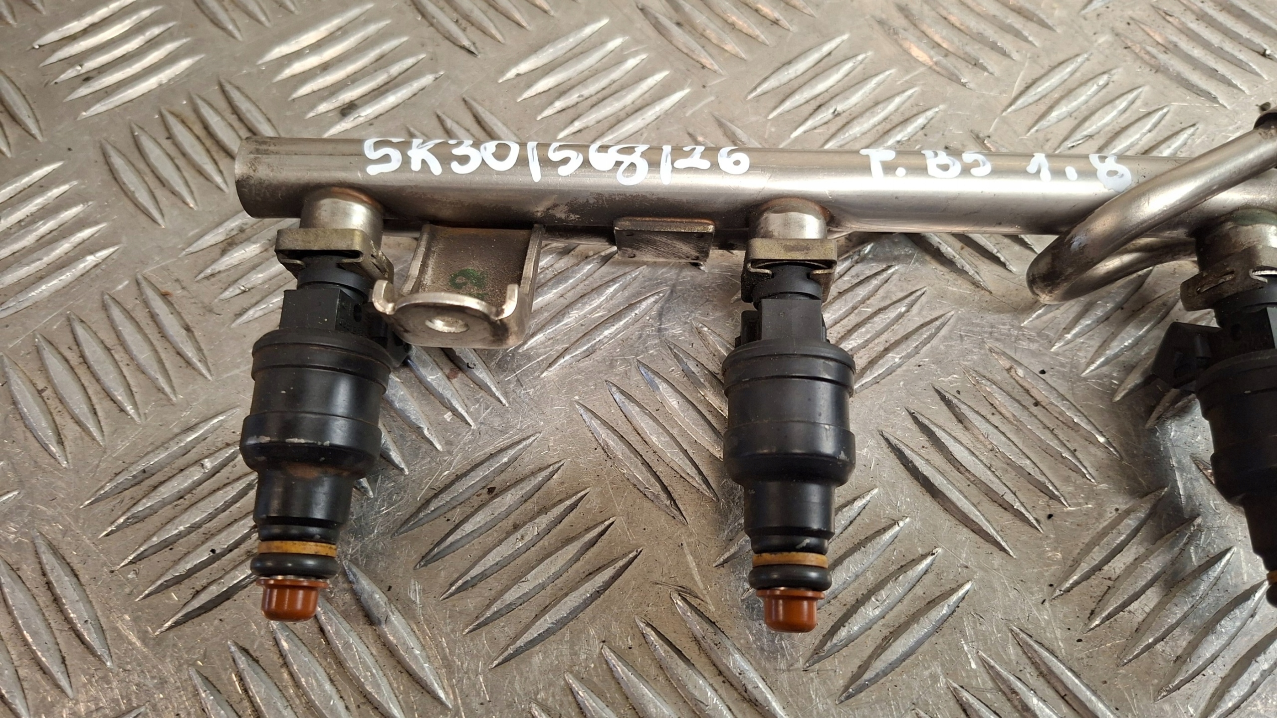 Rampe injection VW PASSAT B5 1.8