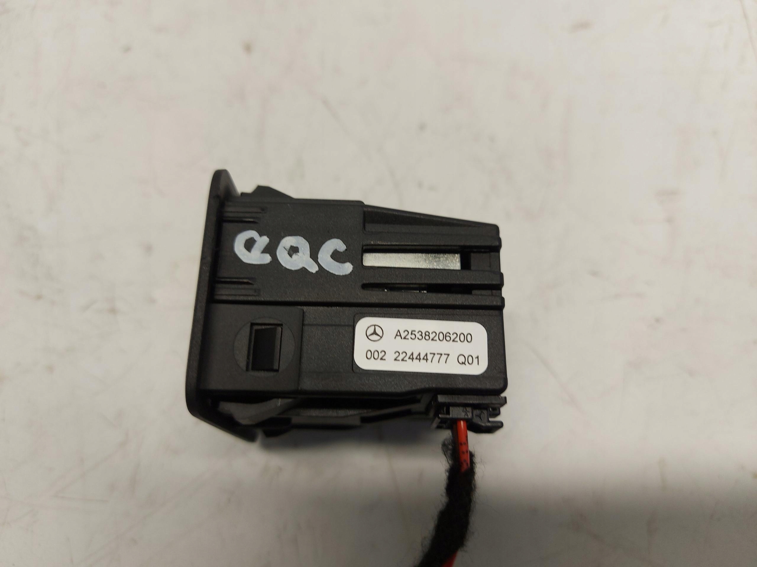 Mercedes EQC 400 W293 Adapter, Stecker USB A2538206200
