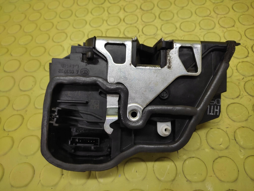 BMW 1 E87 lock door left rear part
