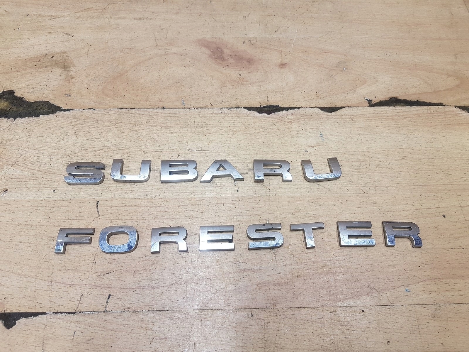 EMBLEMAT ZNACZEK NAPIS KOMPLET SUBARU FORESTER III