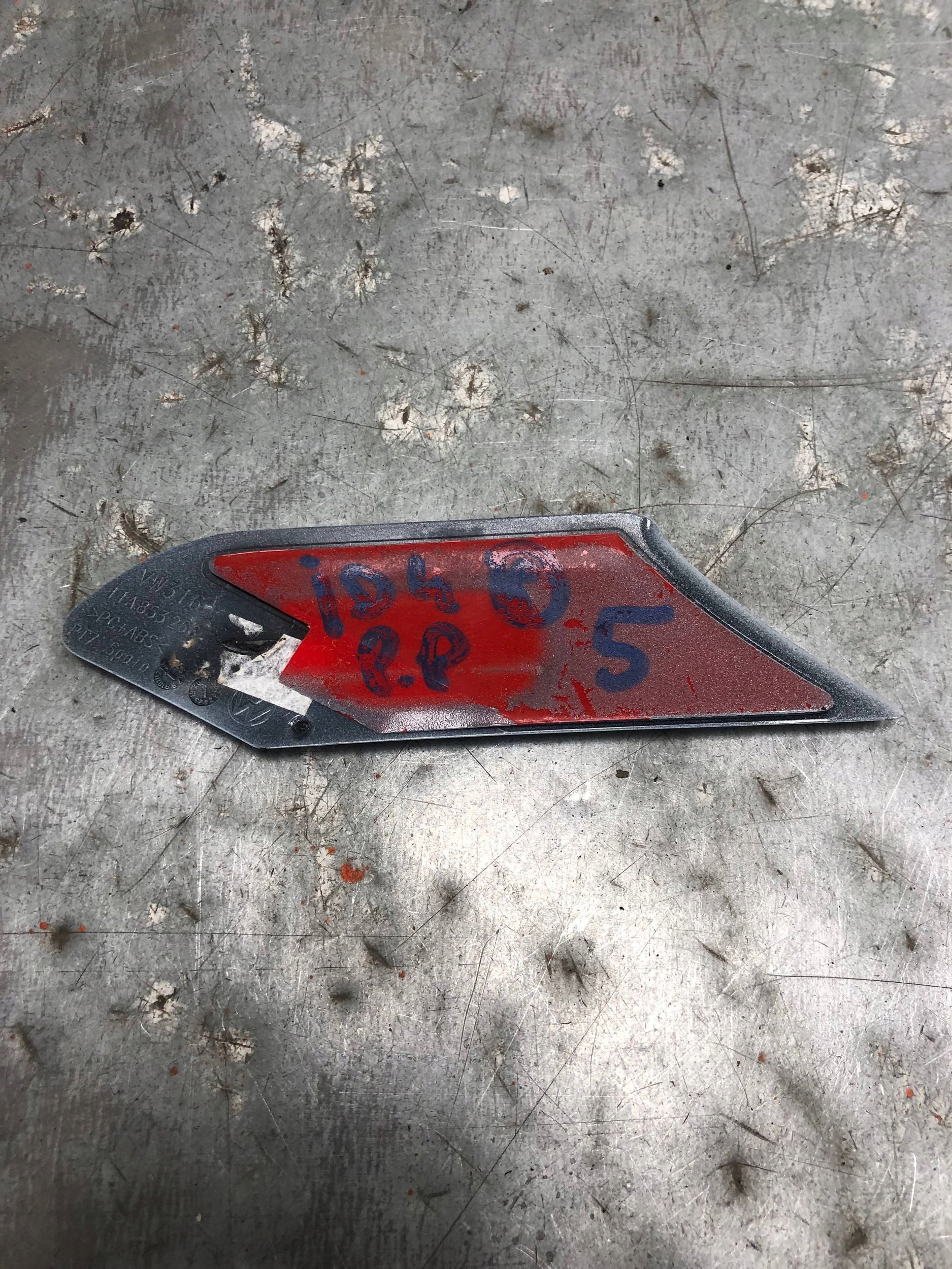 moulding SLUPKA right front VW ID4 ID.4 11A853266
