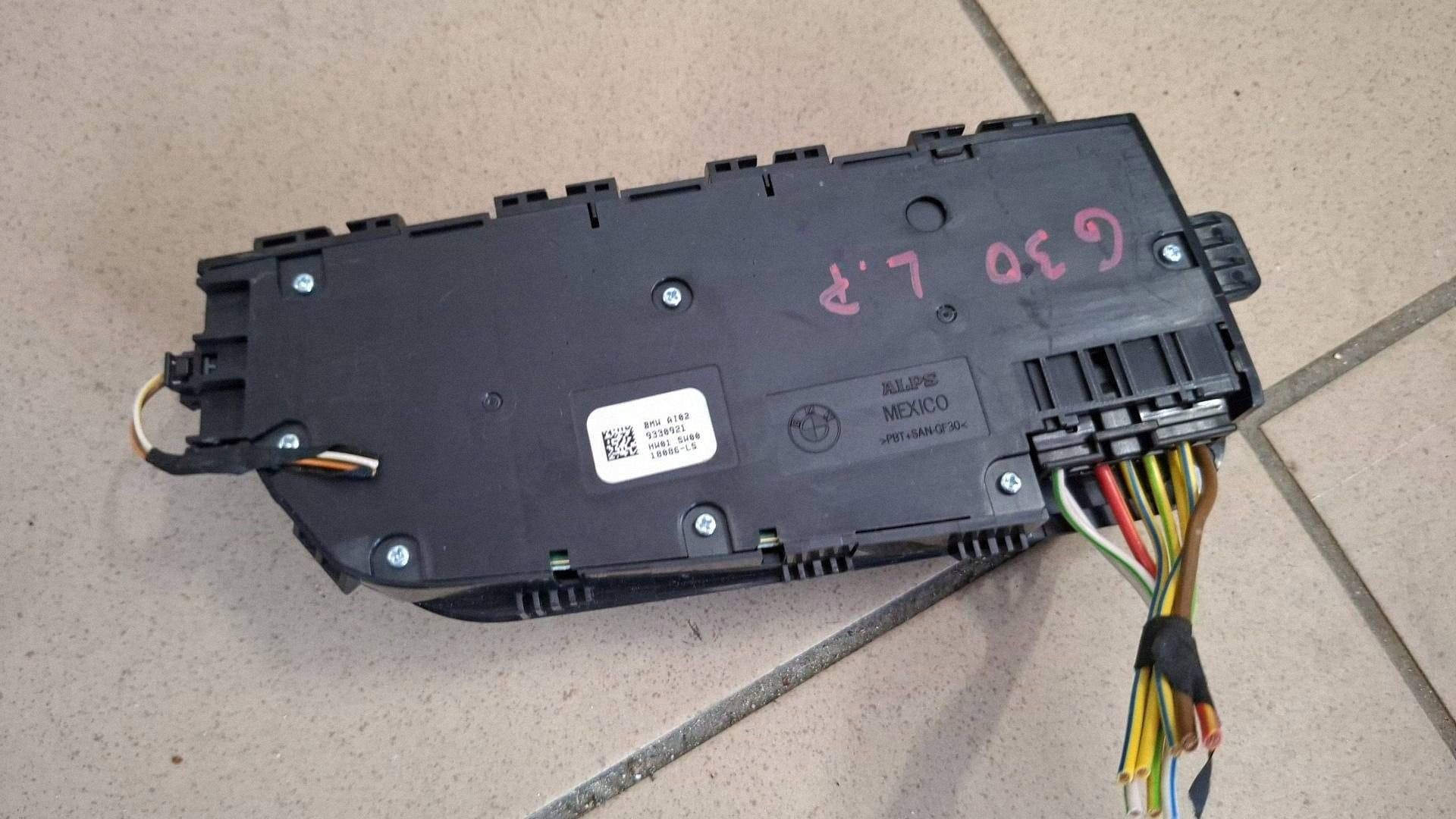 switch control seat front side left BMW 5 G30 G31 G38 9330921