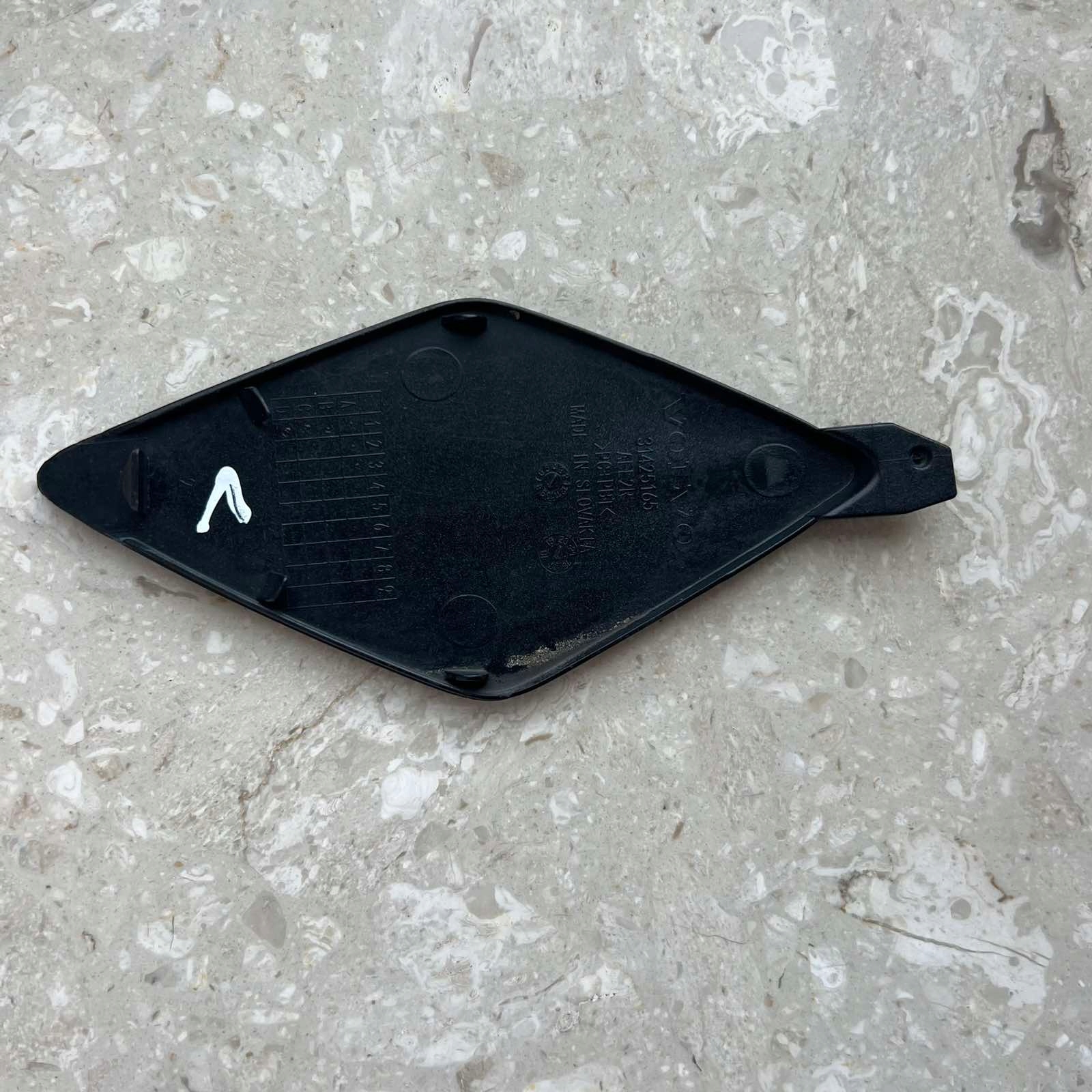 VOLVO XC60 II 2017-> towing hook cap bumper front 31425165