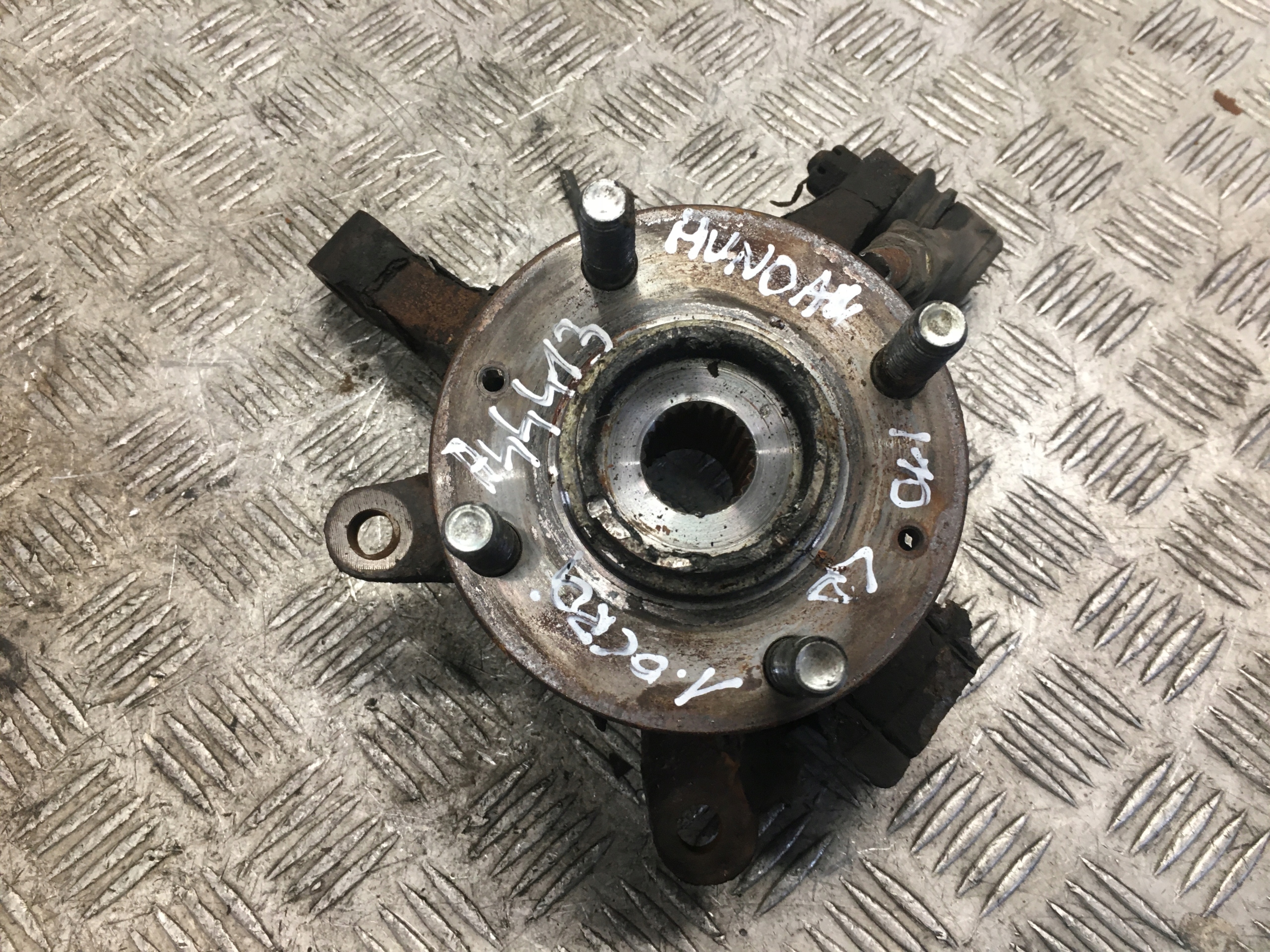 HYUNDAI I10 1.1 CRDI ZWROTNICA LEWY PRZÓD