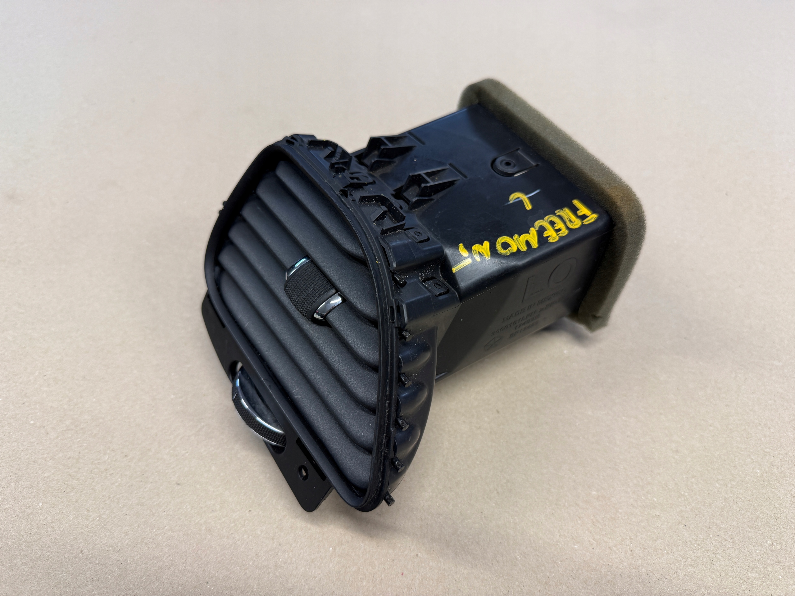FIAT FREEMONT grid air conditioning devices intake left front 3000101LFN