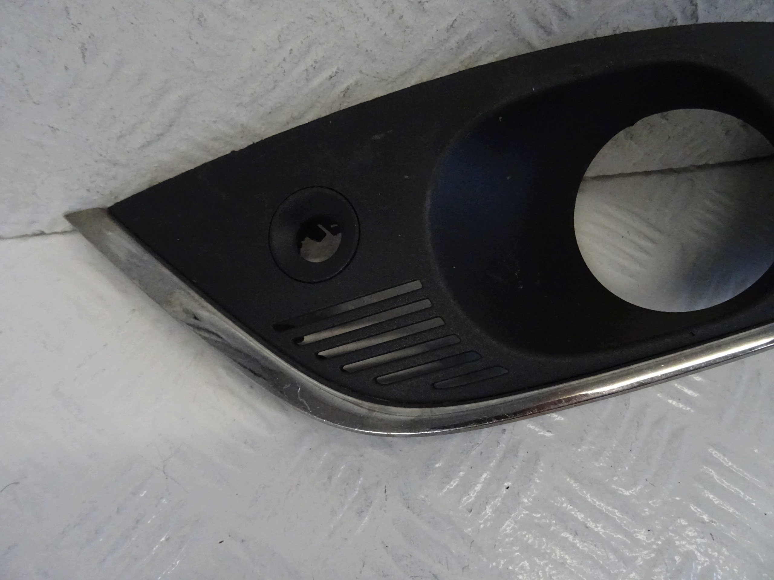 grid of a bumper left front RENAULT MEGANE IV 261A32853R