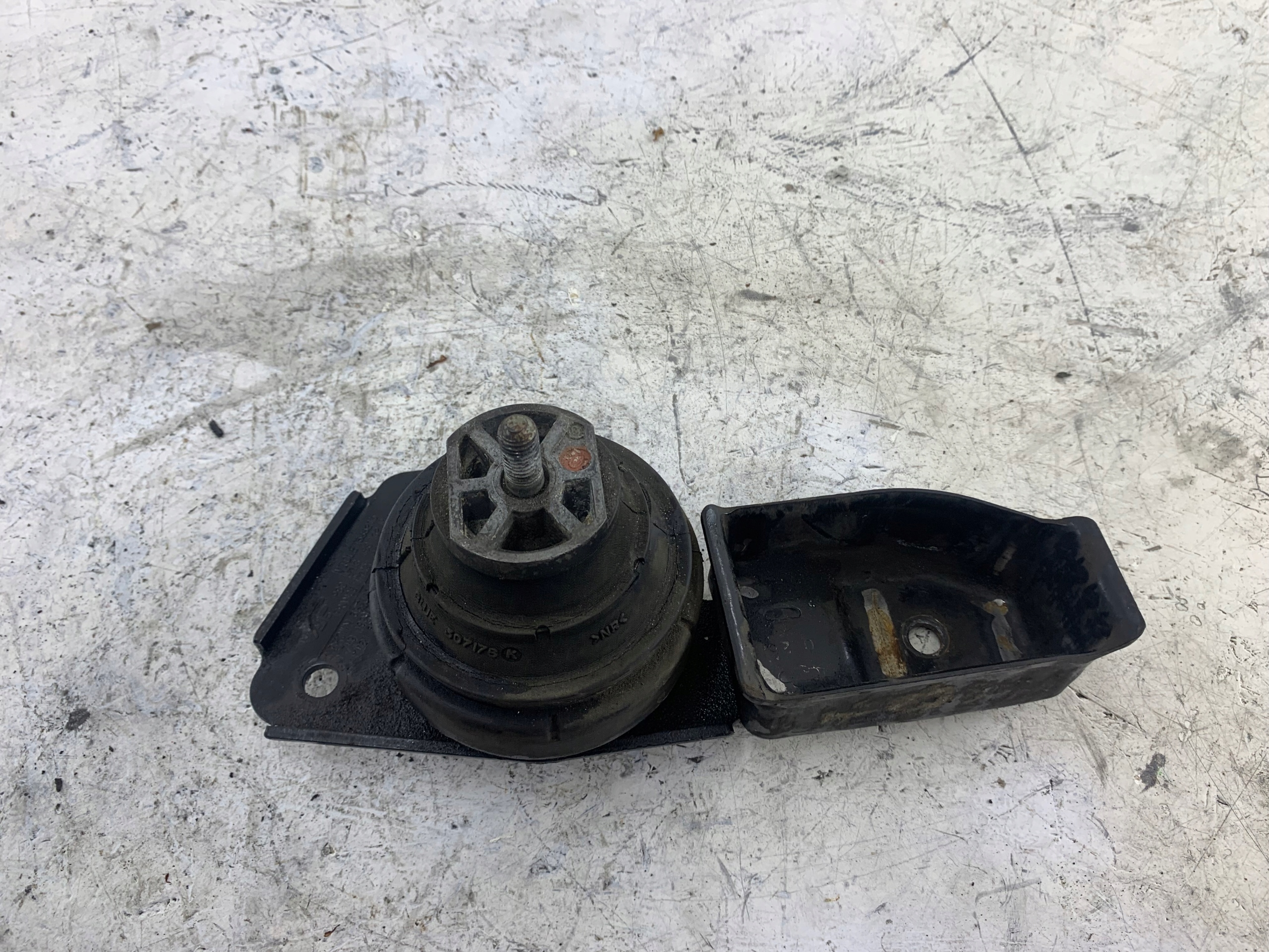 VW SHARAN and SEAT ALHAMBRA GALAXY MK1 engine mount 7M3199132R