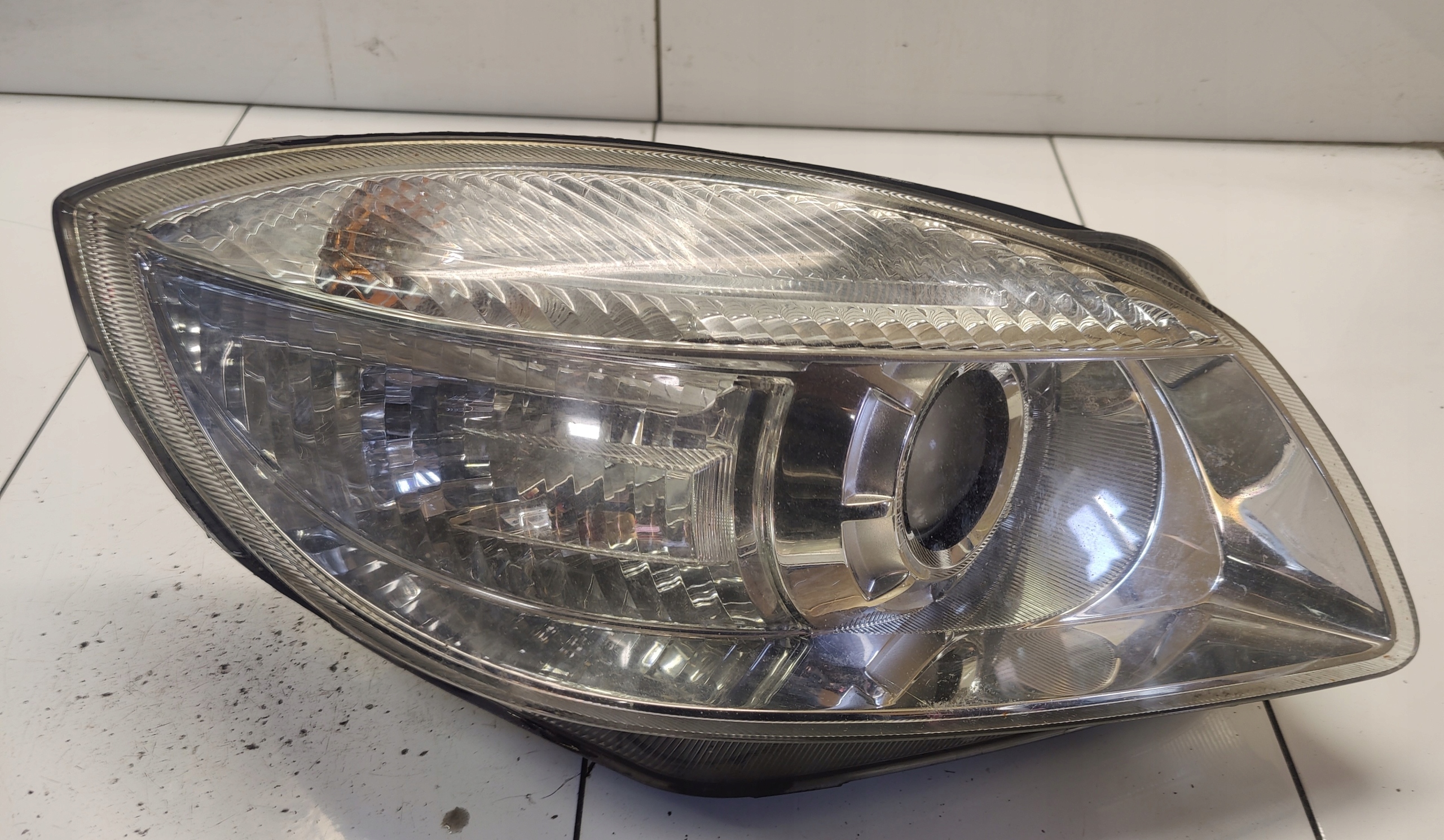 SKODA ROOMSTER light right front front 247832-00R UK ANGLIA