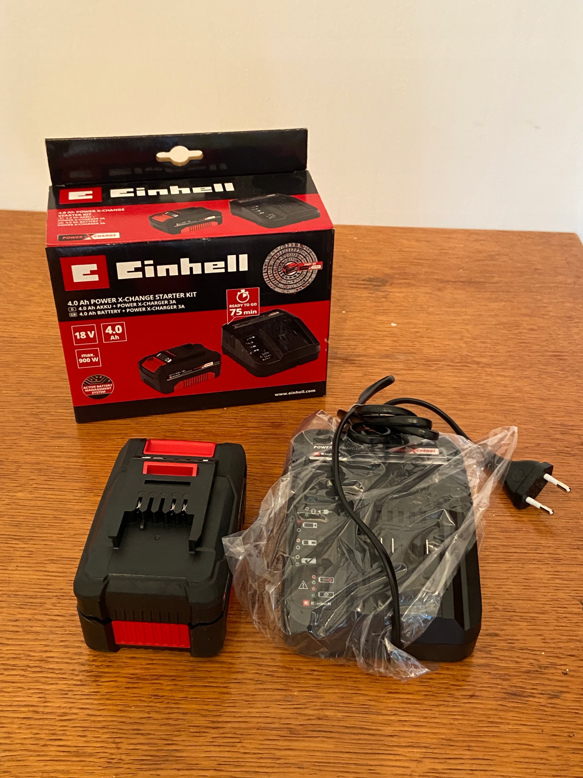 ZESTAW STARTOWy Li-Ion Einhell 18V 4,0Ah, AKUMULATOR I ZASILACZ Napięcie (V) 18 V