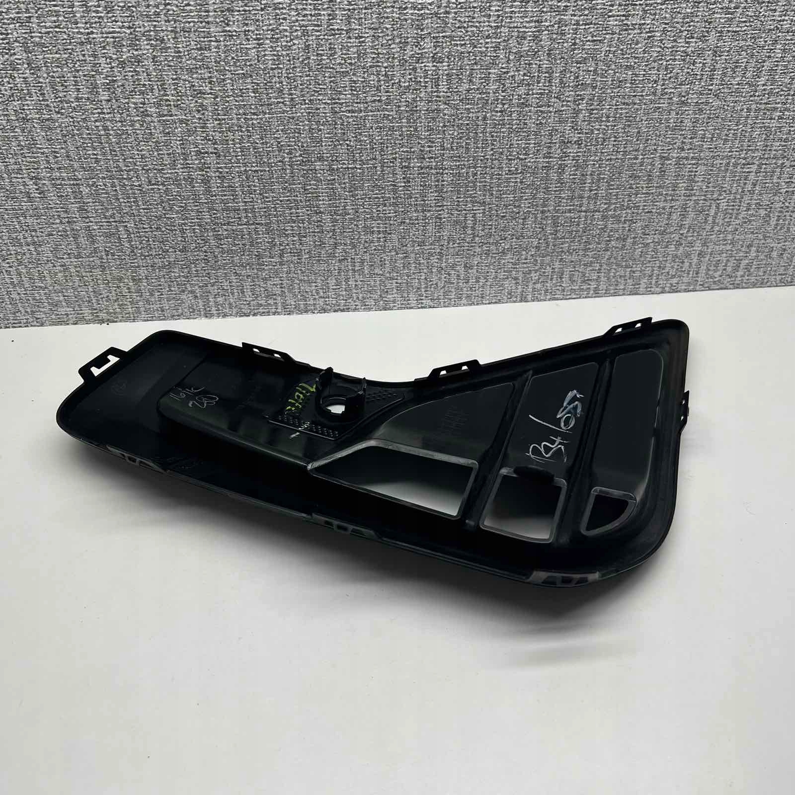 BMW X3 G01 m-packet LIFT grid of a bumper left front 51118081201