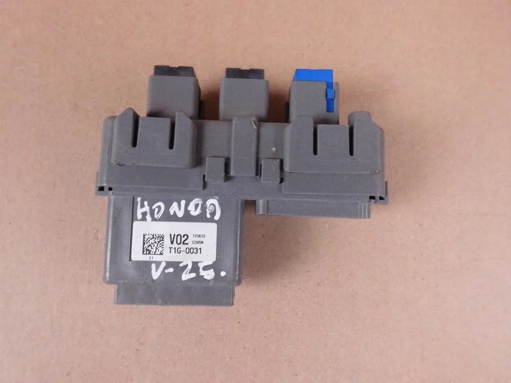 Honda CR-V IV compartment przekaznikow T1G0031