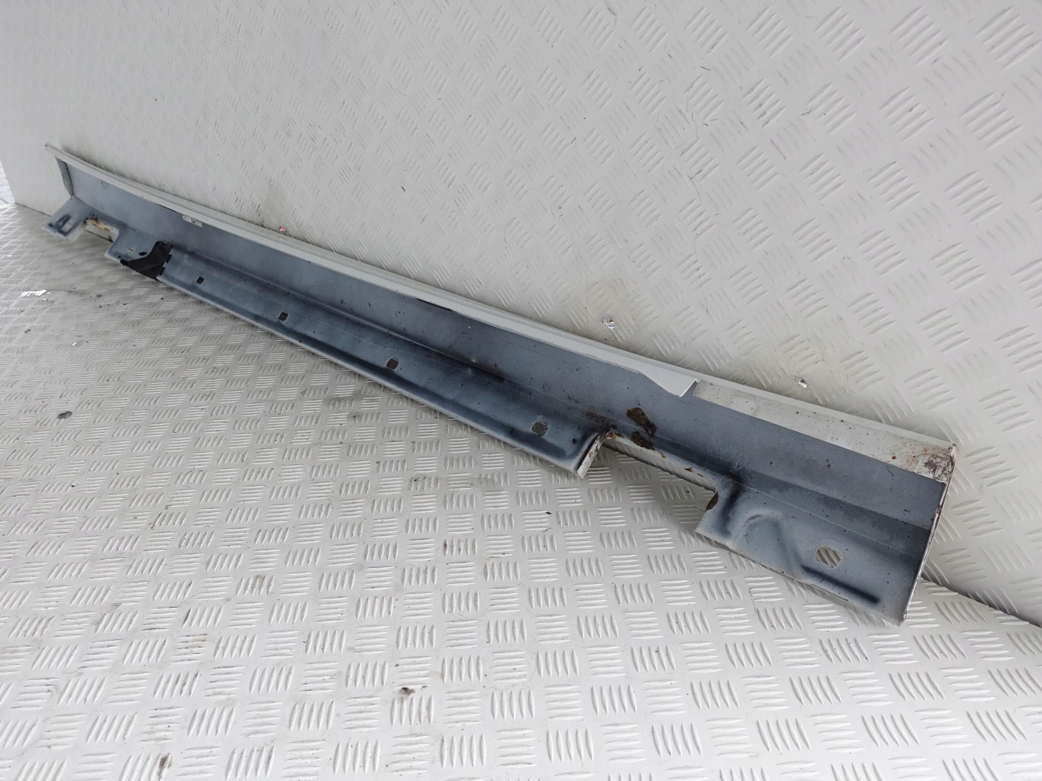 MERCEDES E W212 09-16 threshold left moulding cap