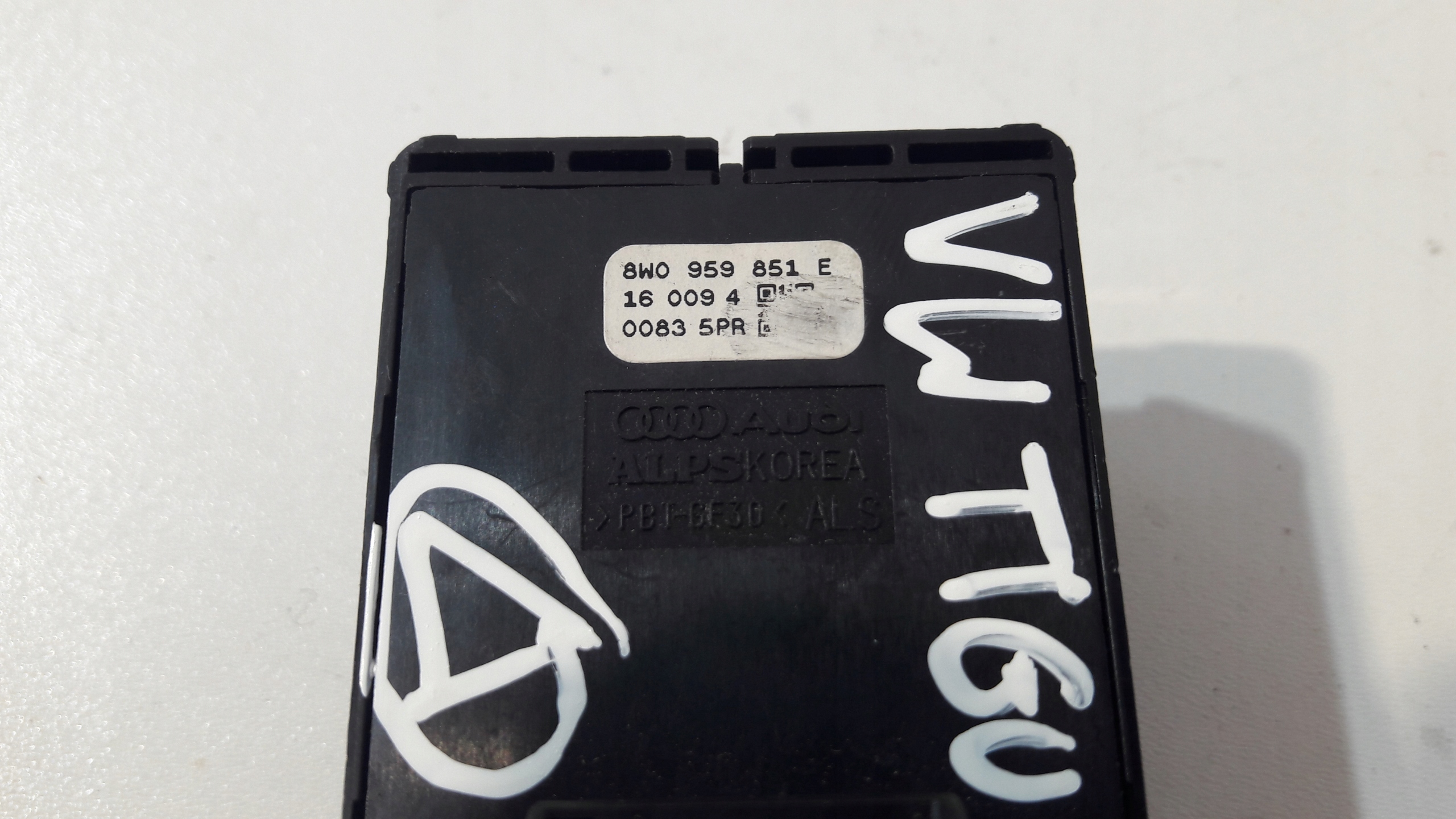 VOLKSWAGEN TIGUAN PANEL window control switch 8W0-959-851-E (PX8)