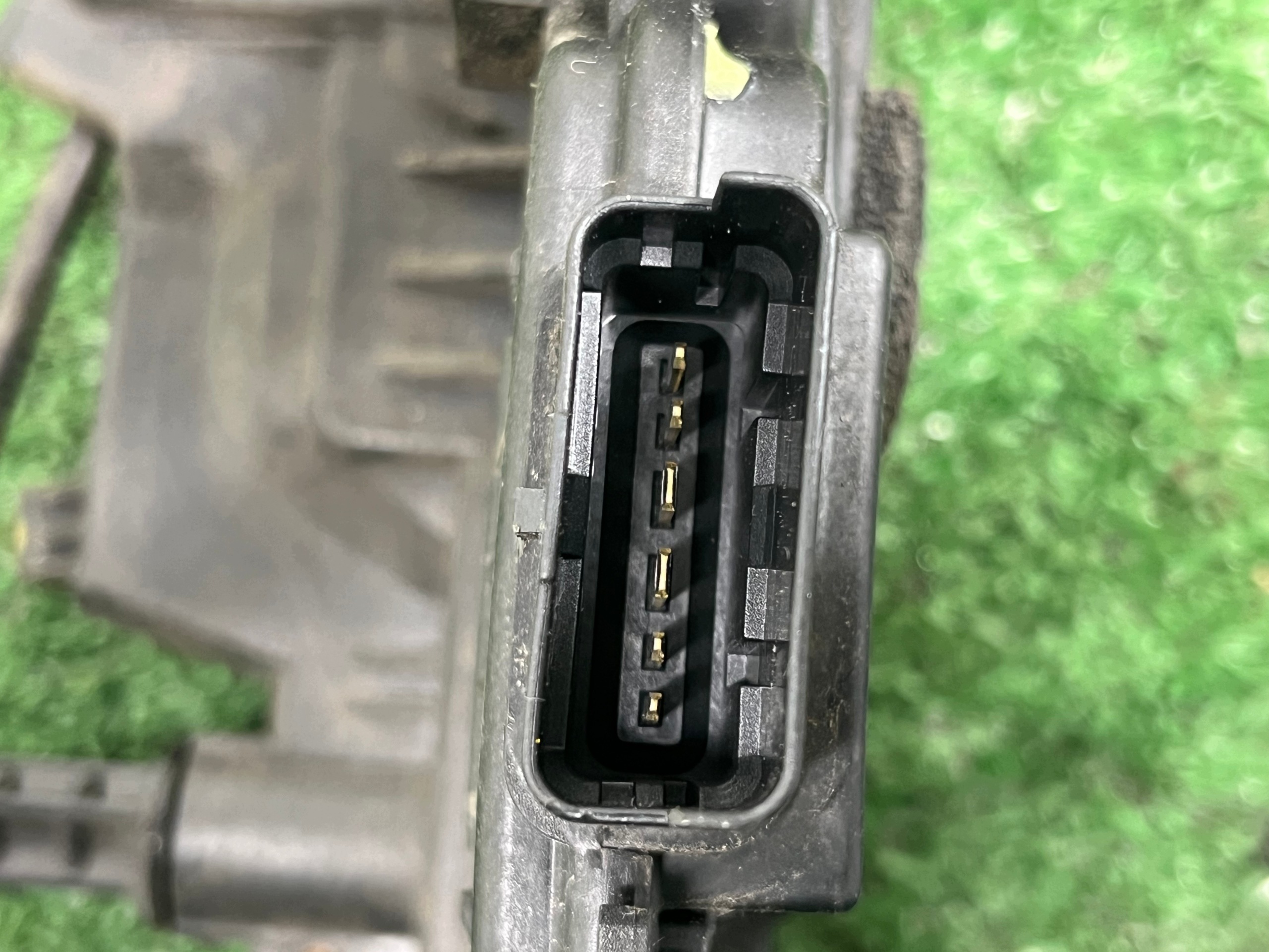 lock door left front KIA SOUL 81310-2K000