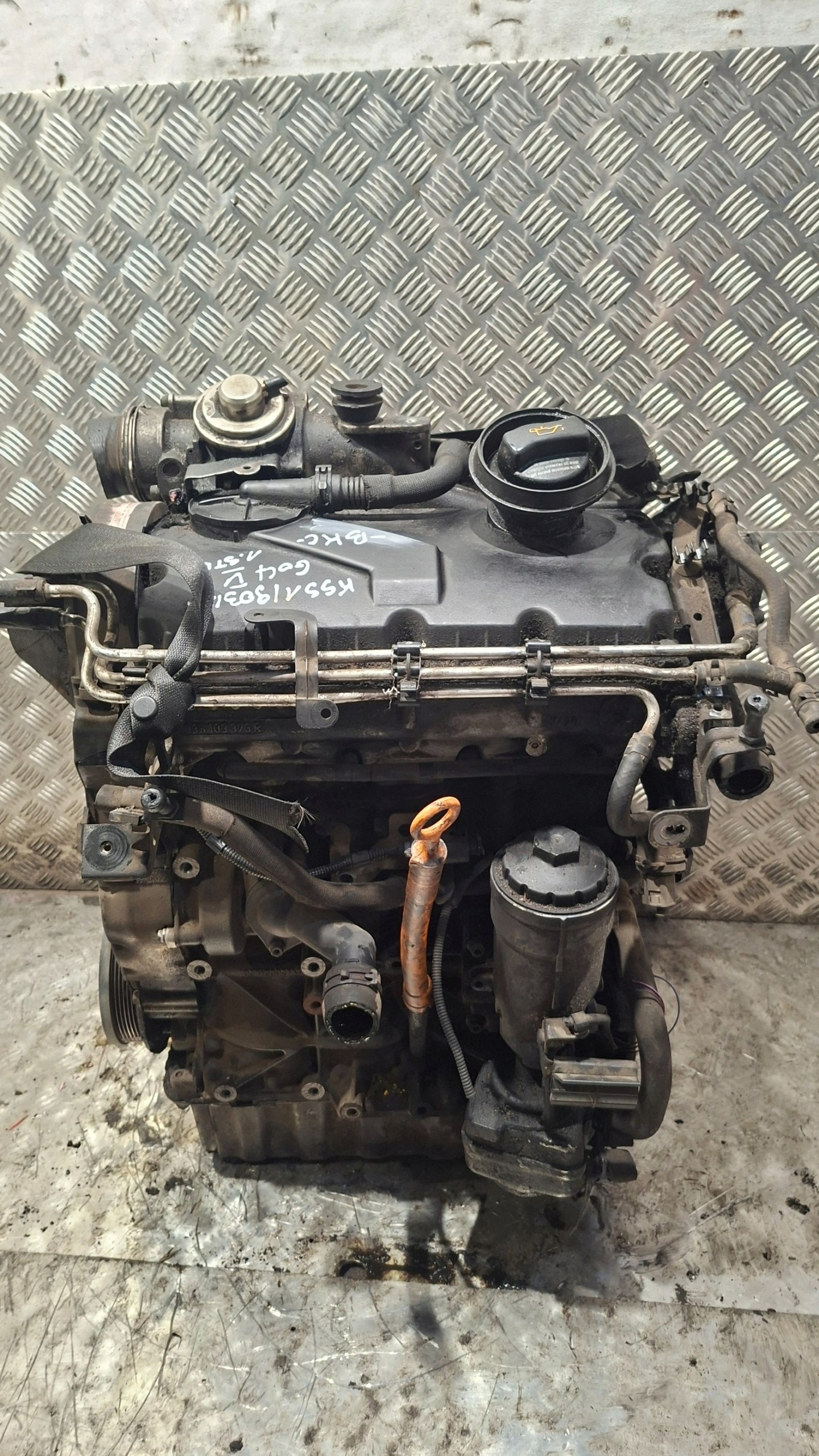 engine unprotected pillar VW GOLF V 1.9TDI BKC