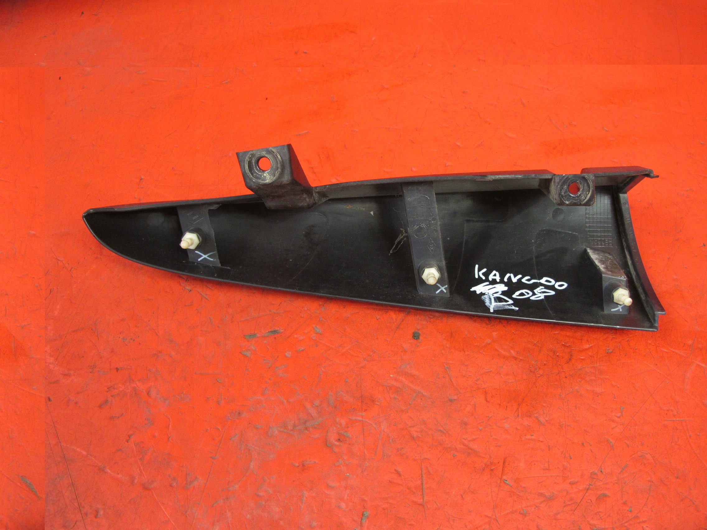 KANGOO II III 08- BLENDE ABDECKUNG ECKE LEUCHTE RECHTS HECK