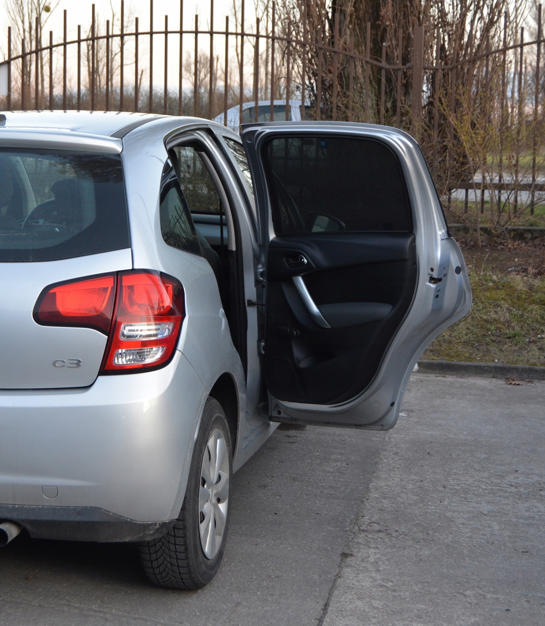 E9896fa9428ab3382a5ddf8808dd