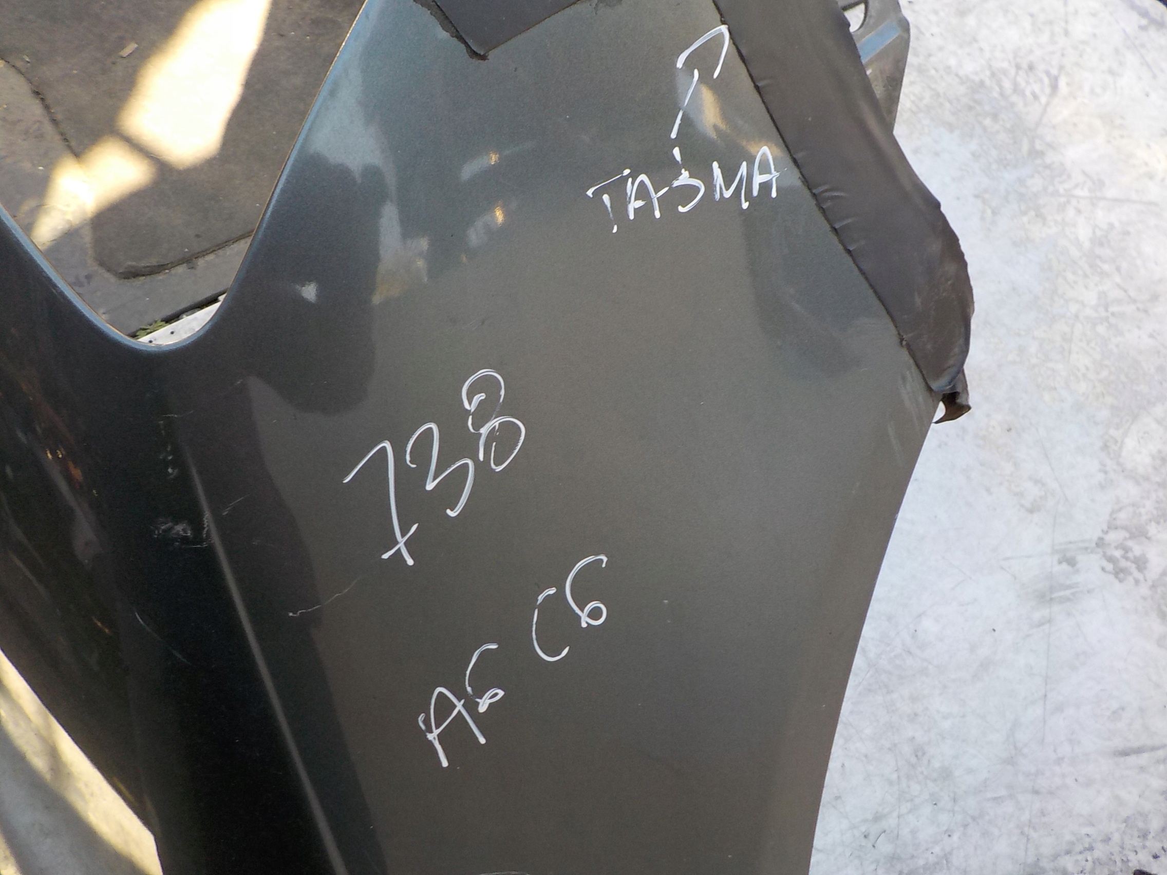 738 AUDI A6 C6 blatník pravý předek přední